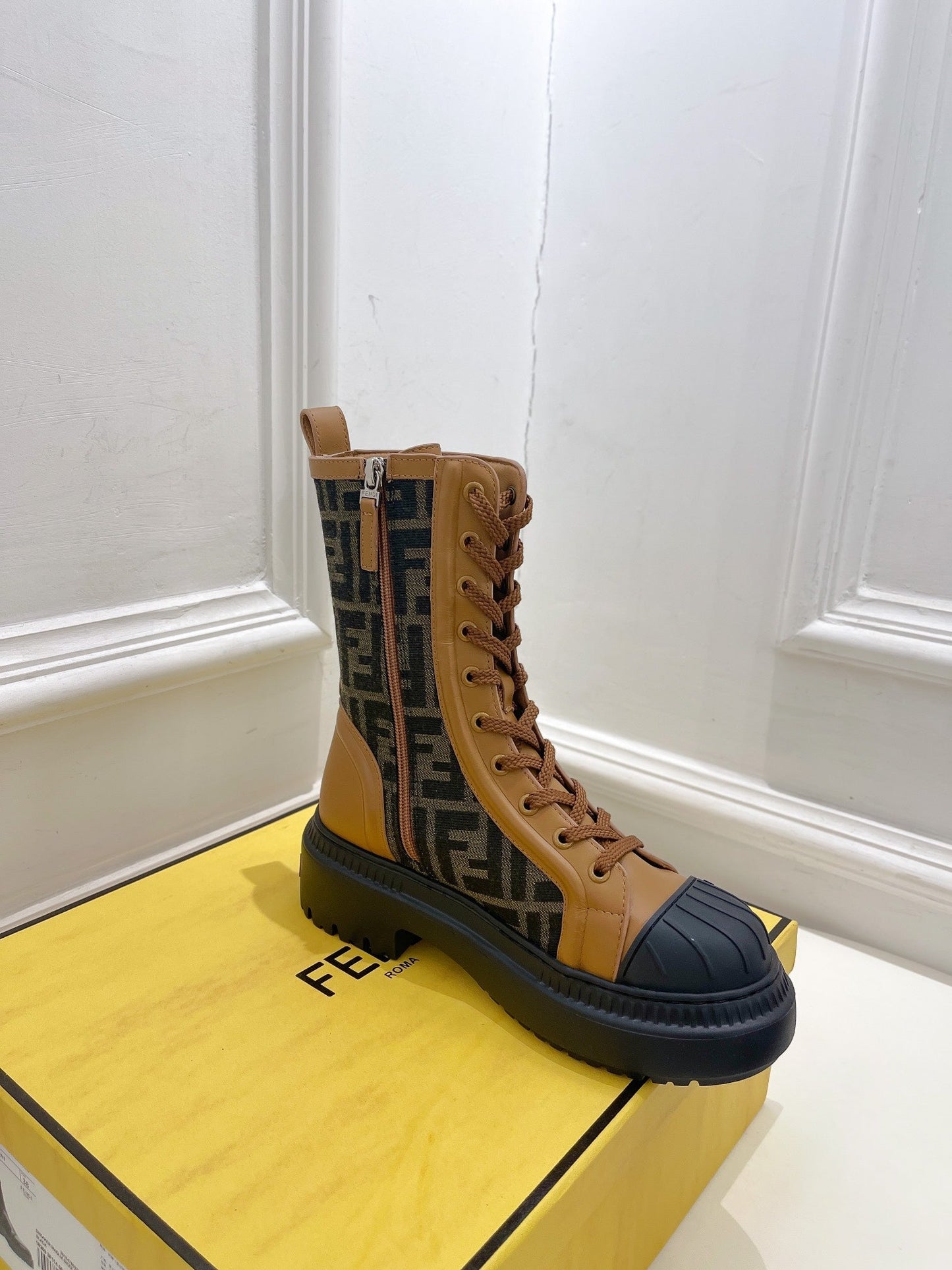 Luxury Shoes - FED - 322