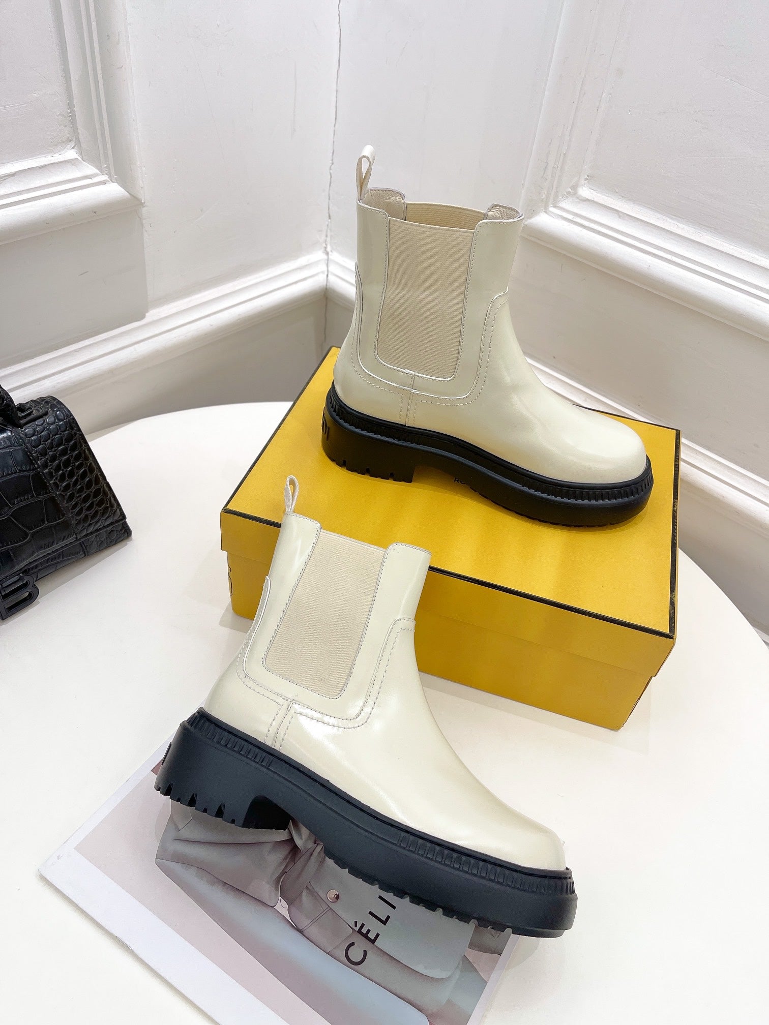 Luxury Shoes - FED - 325