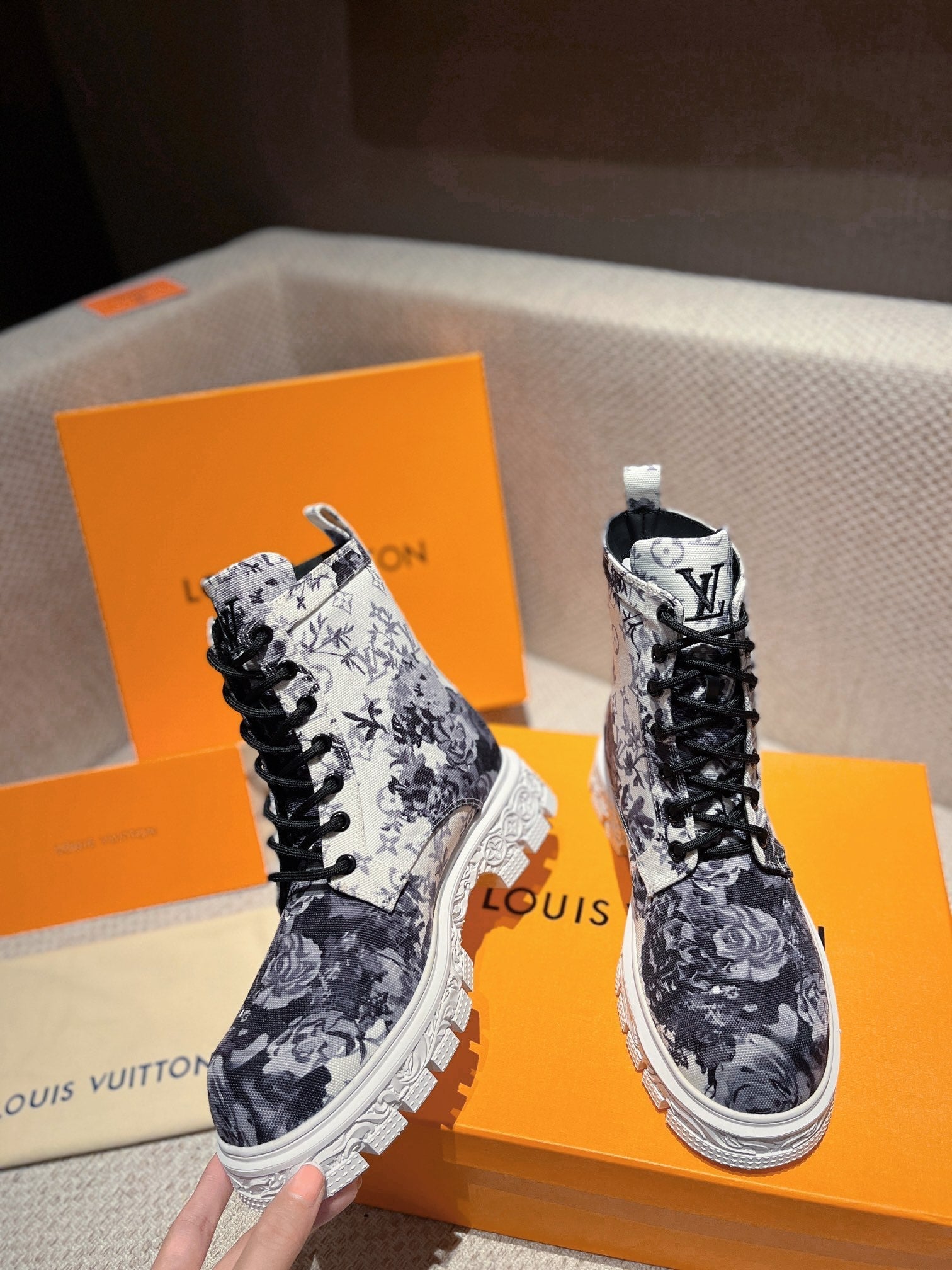 Luxury Shoes - LU-V - 468