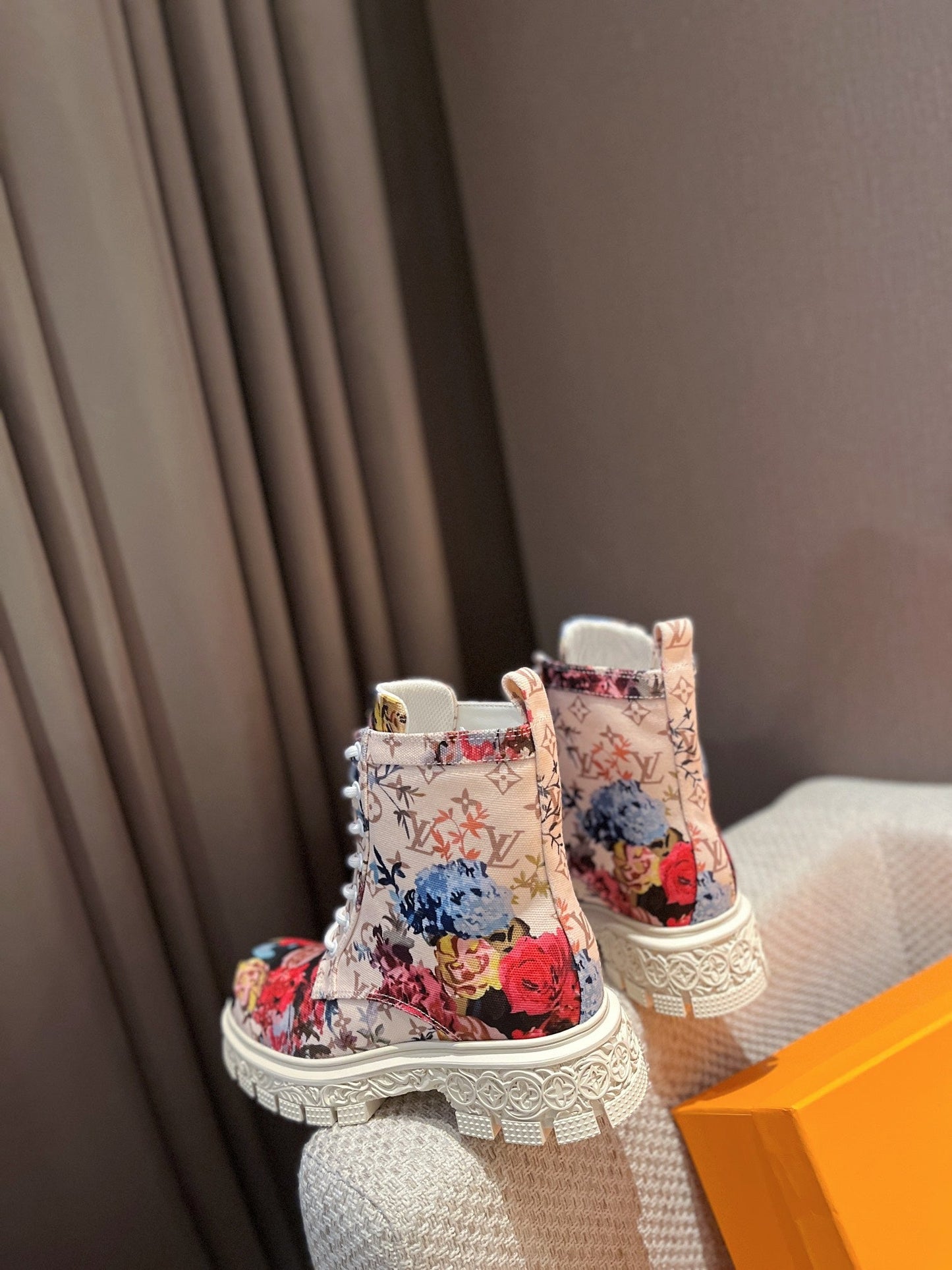 Luxury Shoes - LU-V - 470