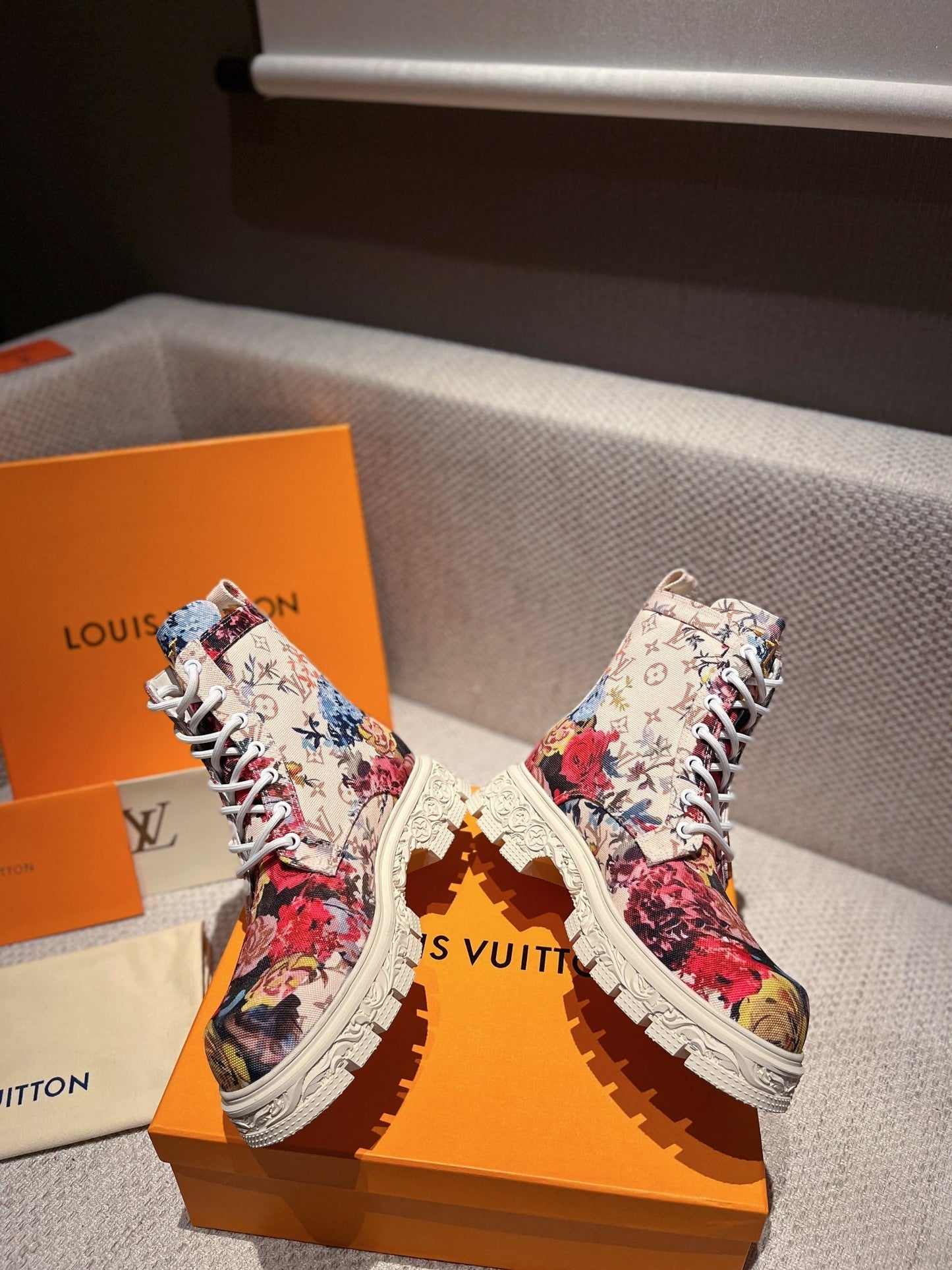 Luxury Shoes - LU-V - 470