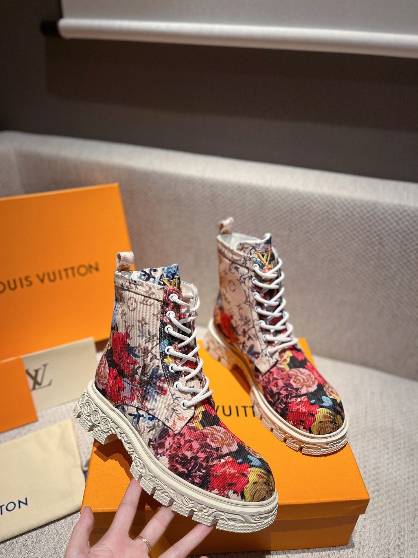 Luxury Shoes - LU-V - 470