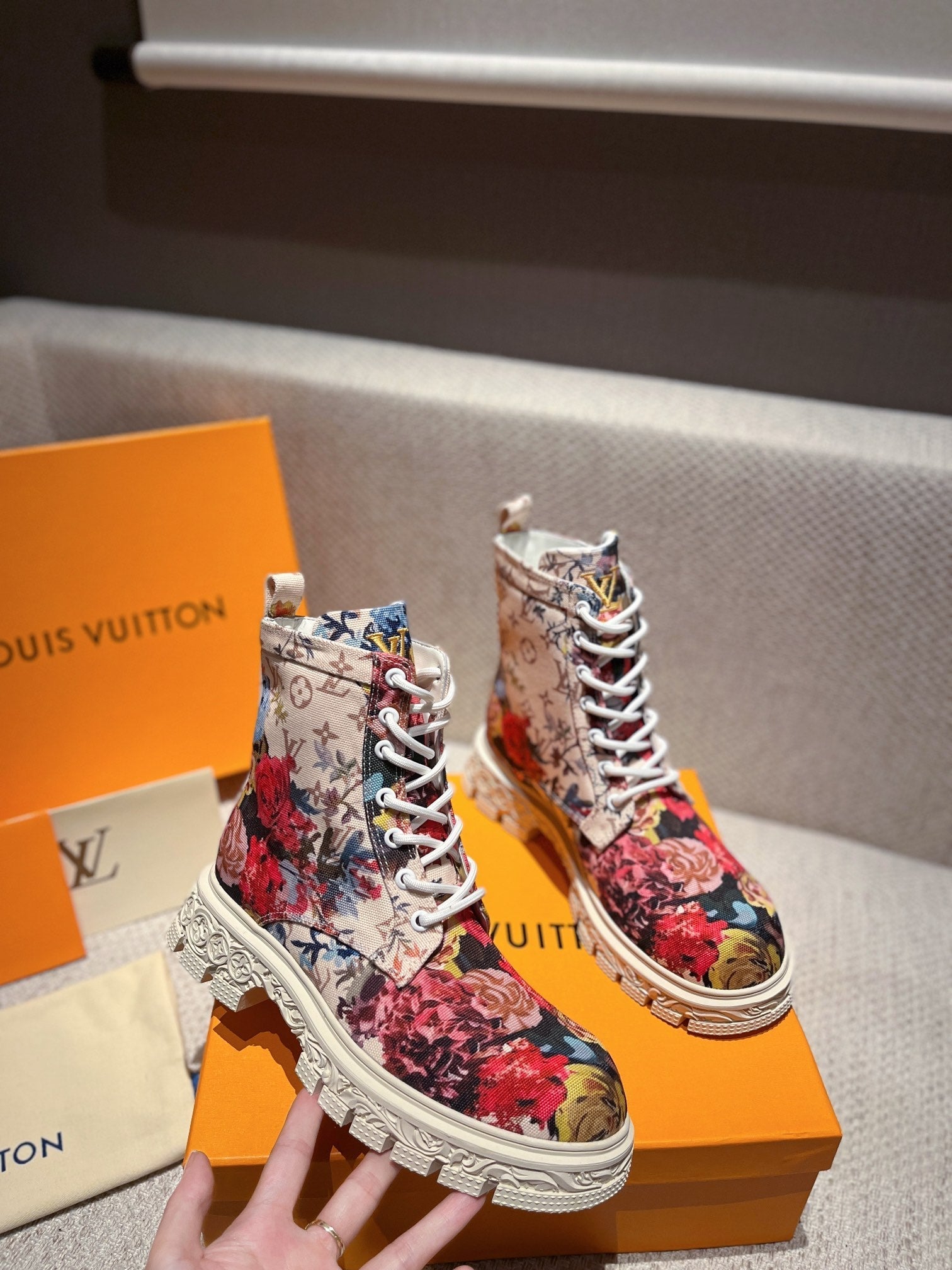 Luxury Shoes - LU-V - 470