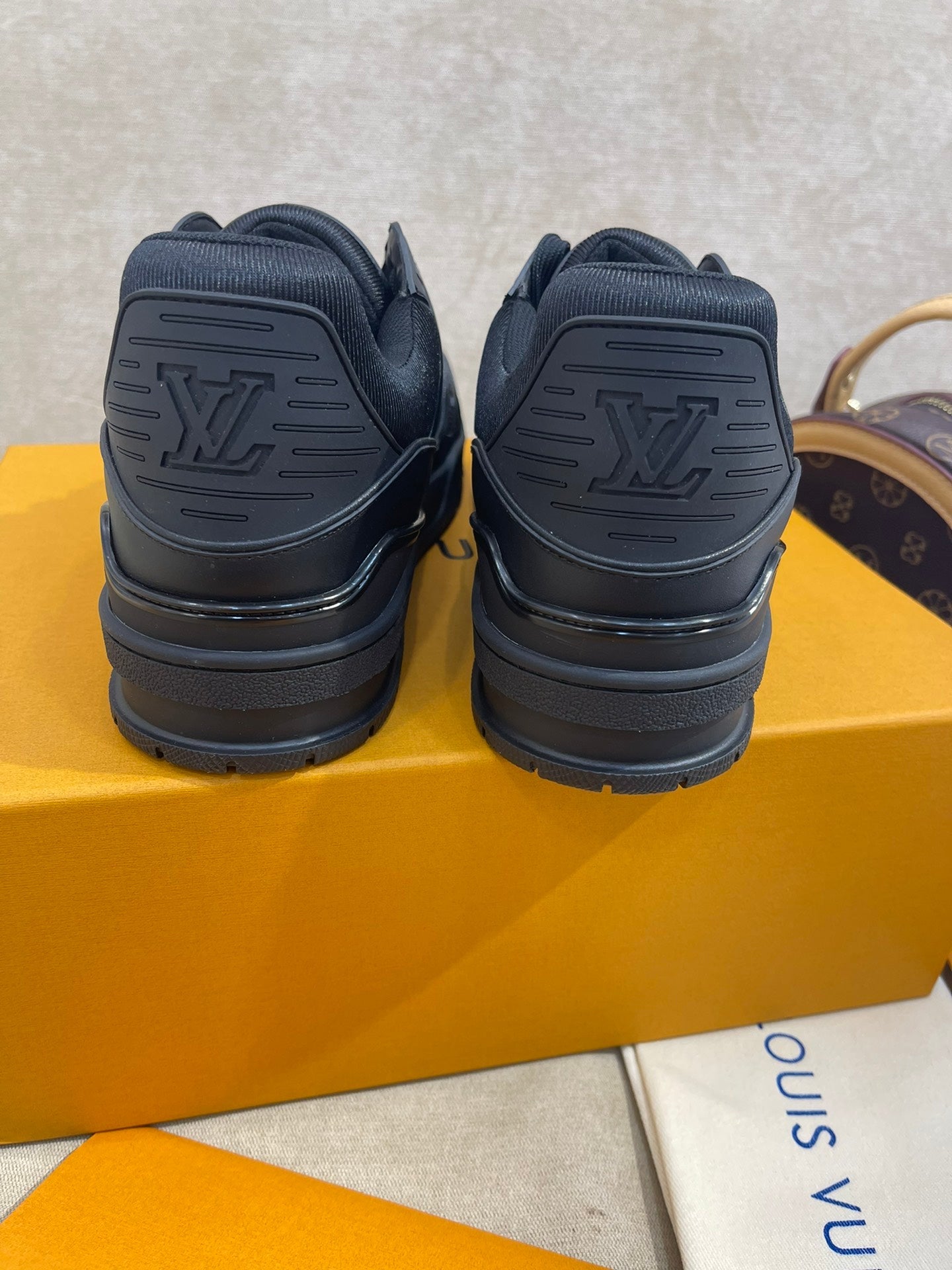 Luxury Shoes - LU-V - 389