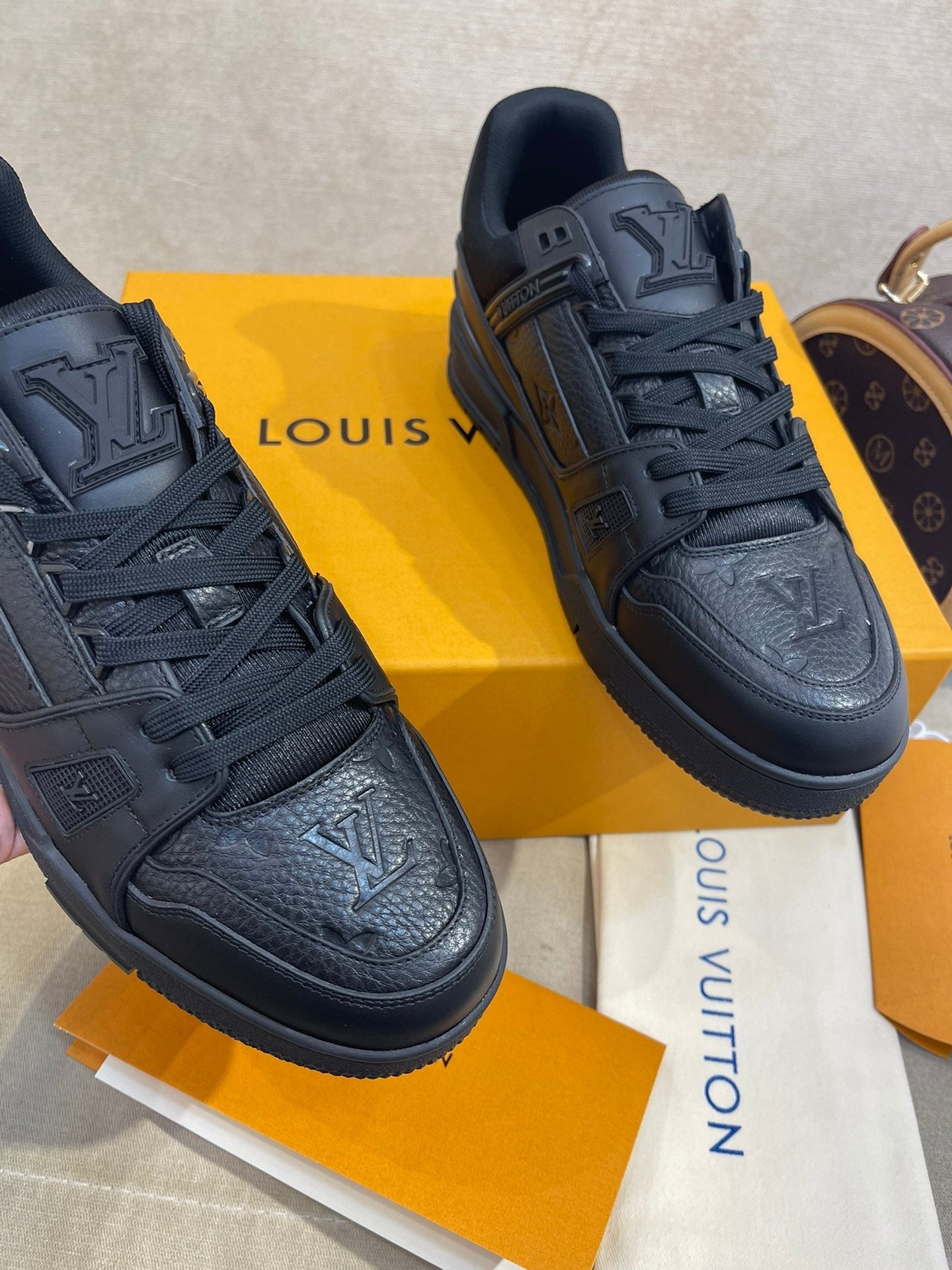 Luxury Shoes - LU-V - 389