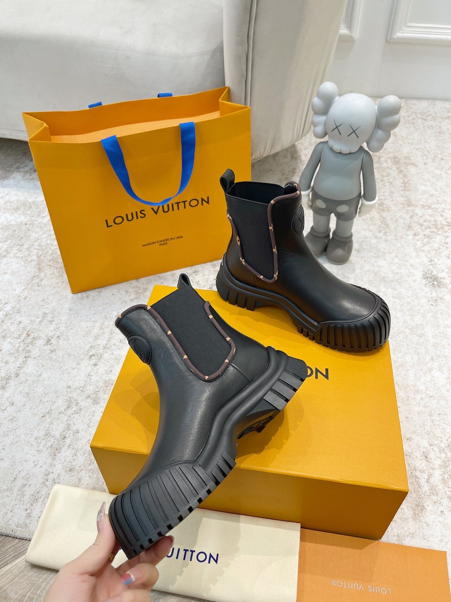 Luxury Shoes - LU-V - 428