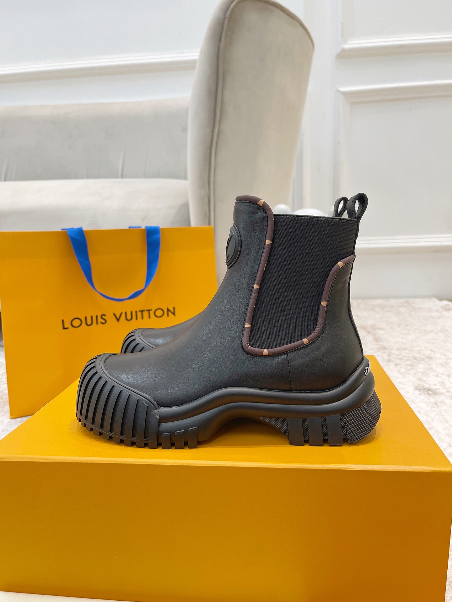 Luxury Shoes - LU-V - 428