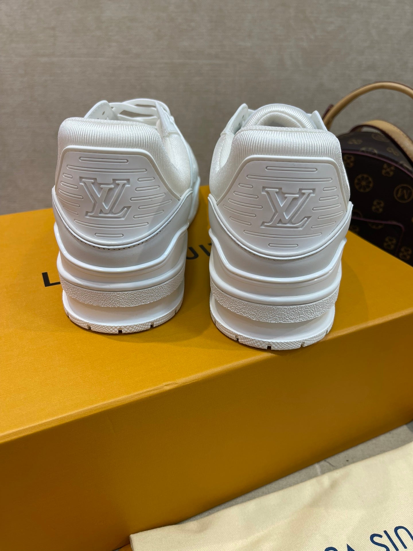 Luxury Shoes - LU-V - 390