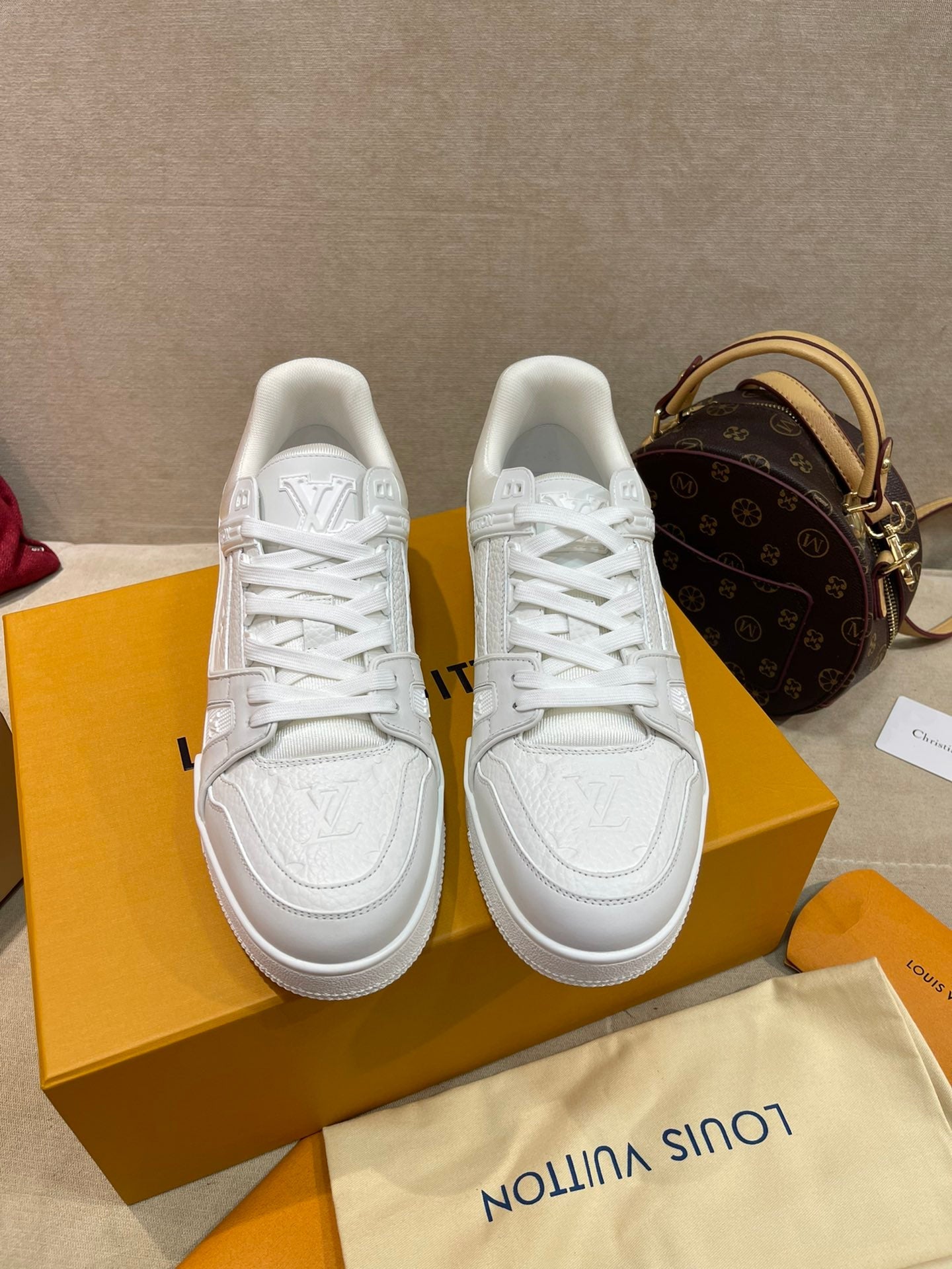 Luxury Shoes - LU-V - 390