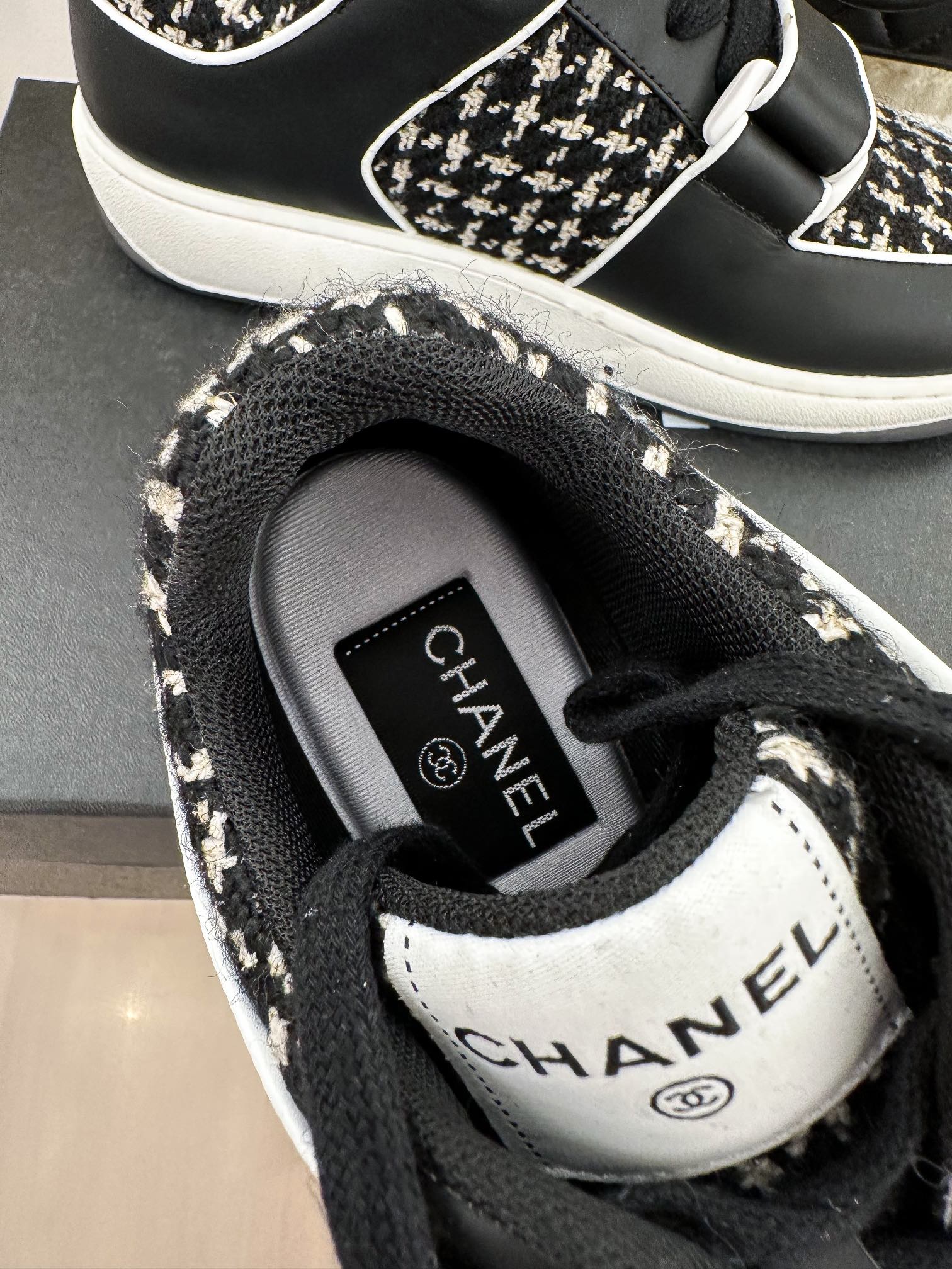 Luxury Shoes Sandals - CHL - 210