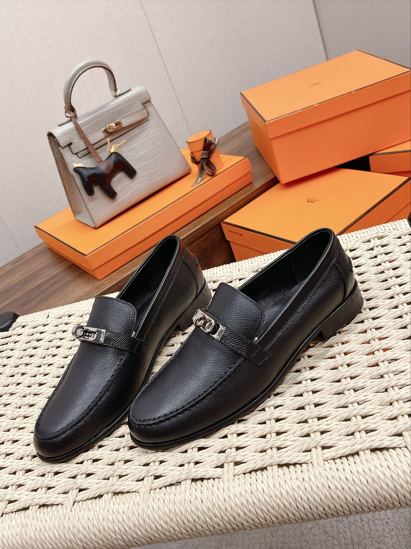 Luxury Shoes - HMS - 136