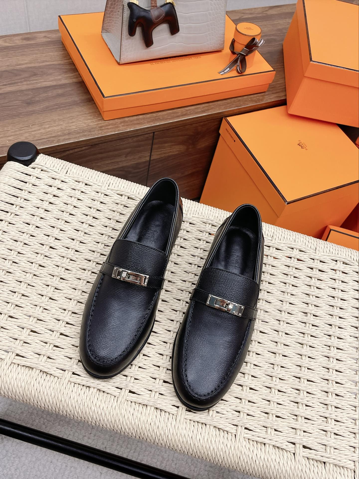 Luxury Shoes - HMS - 136