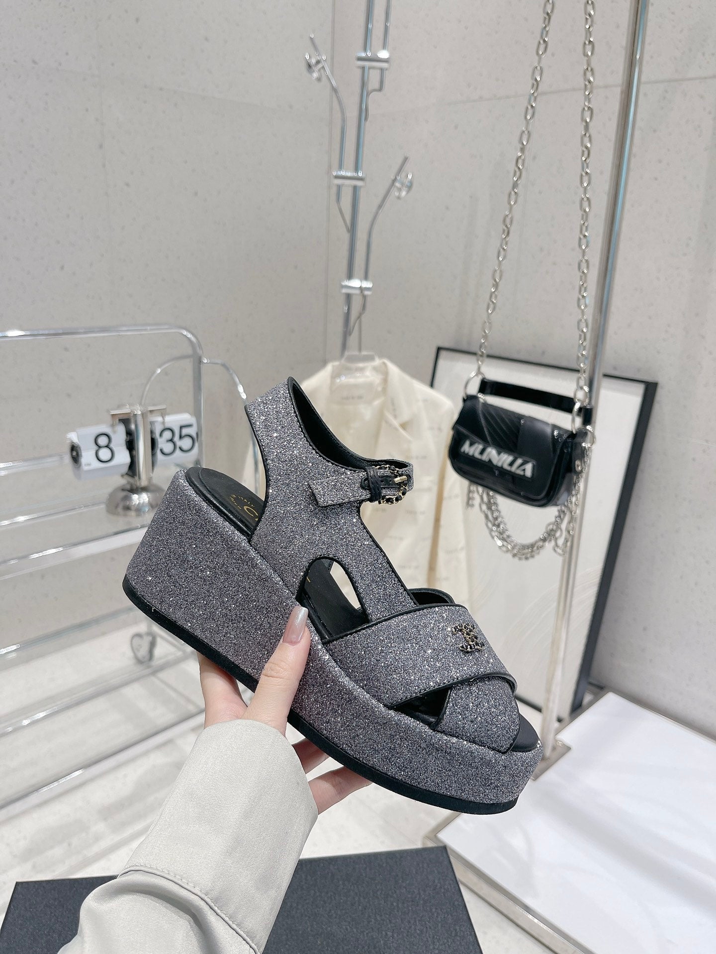 Luxury Shoes Sandals - CHL - 179