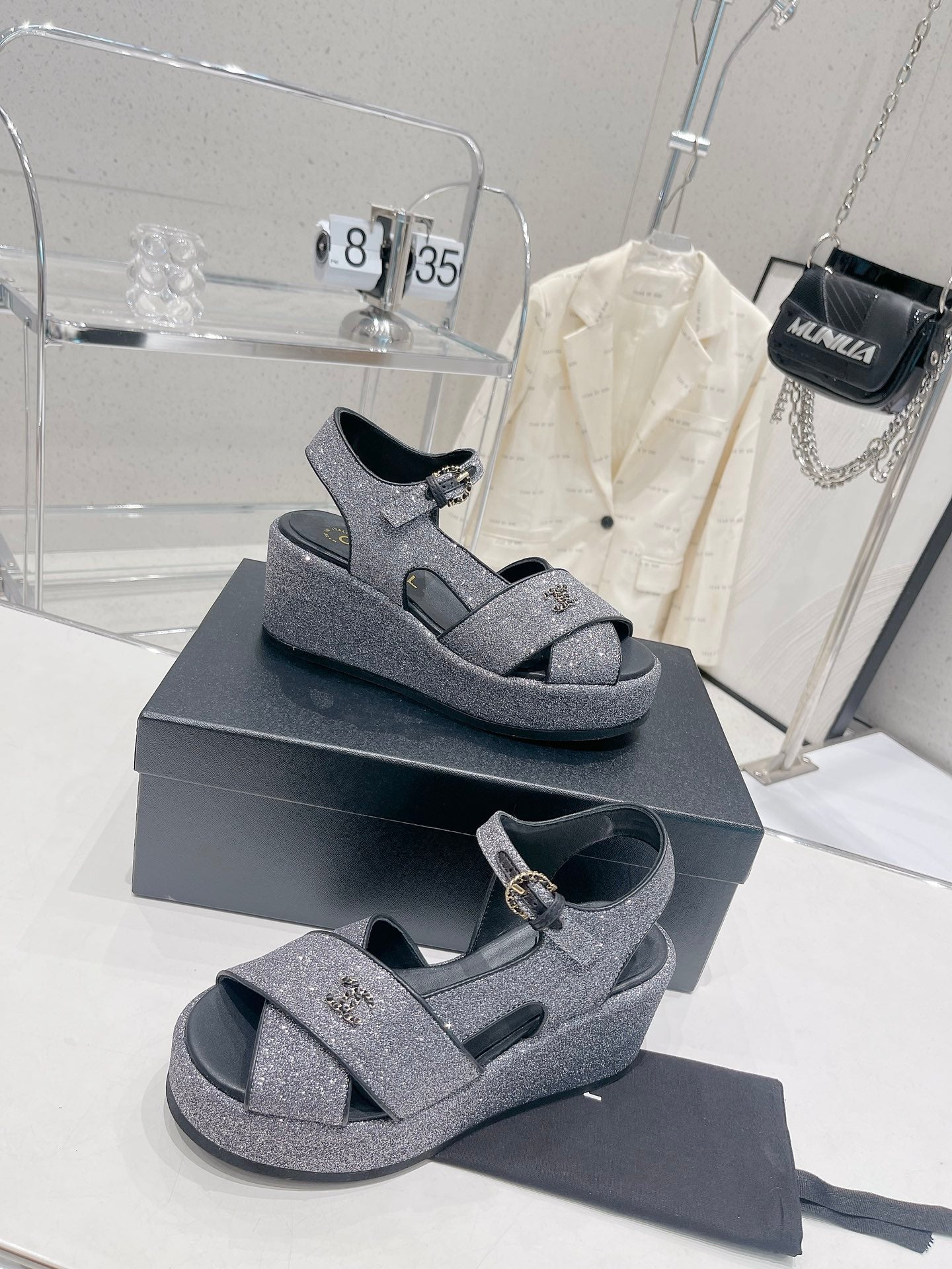 Luxury Shoes Sandals - CHL - 179