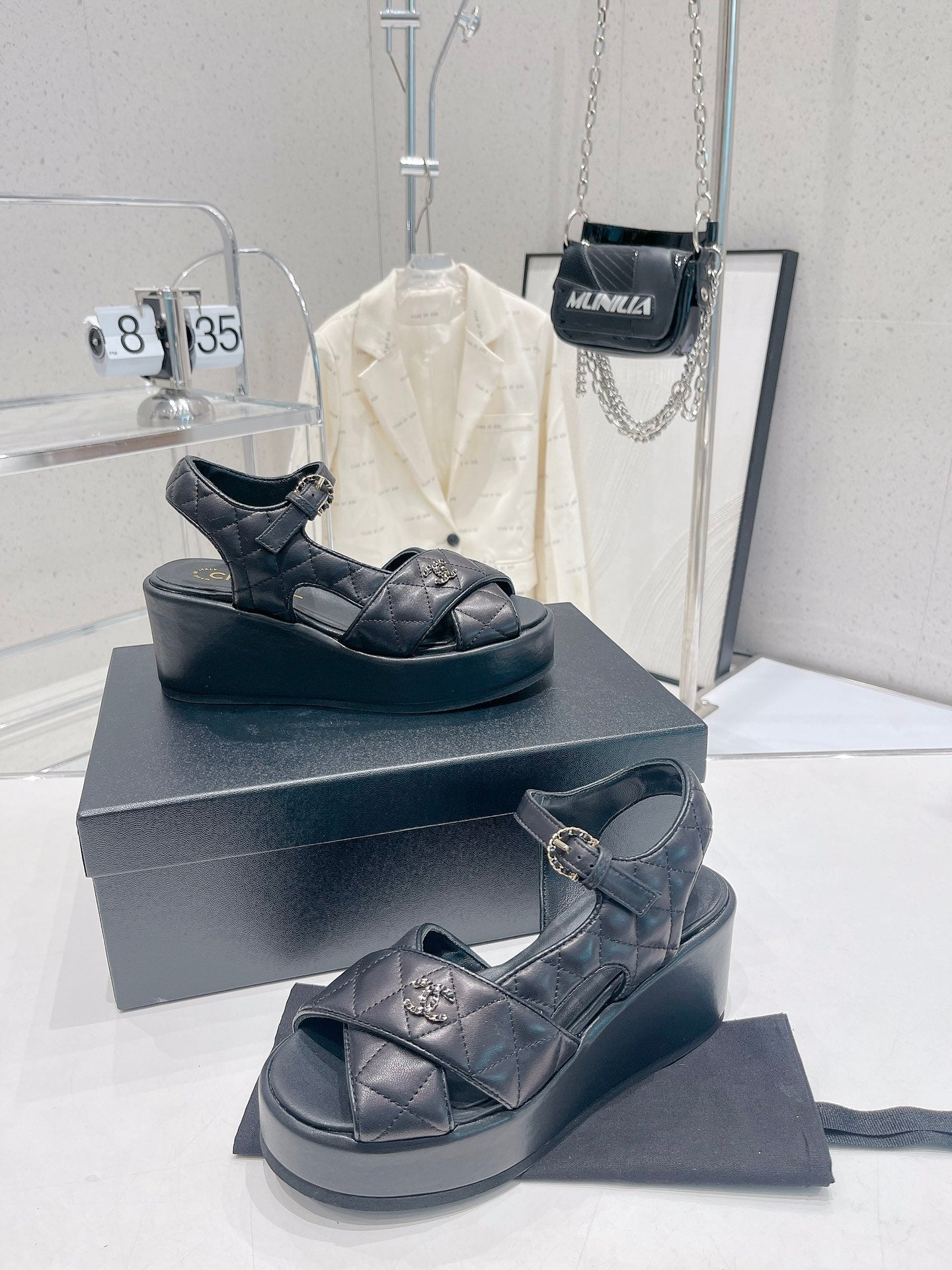 Luxury Shoes Sandals - CHL - 182