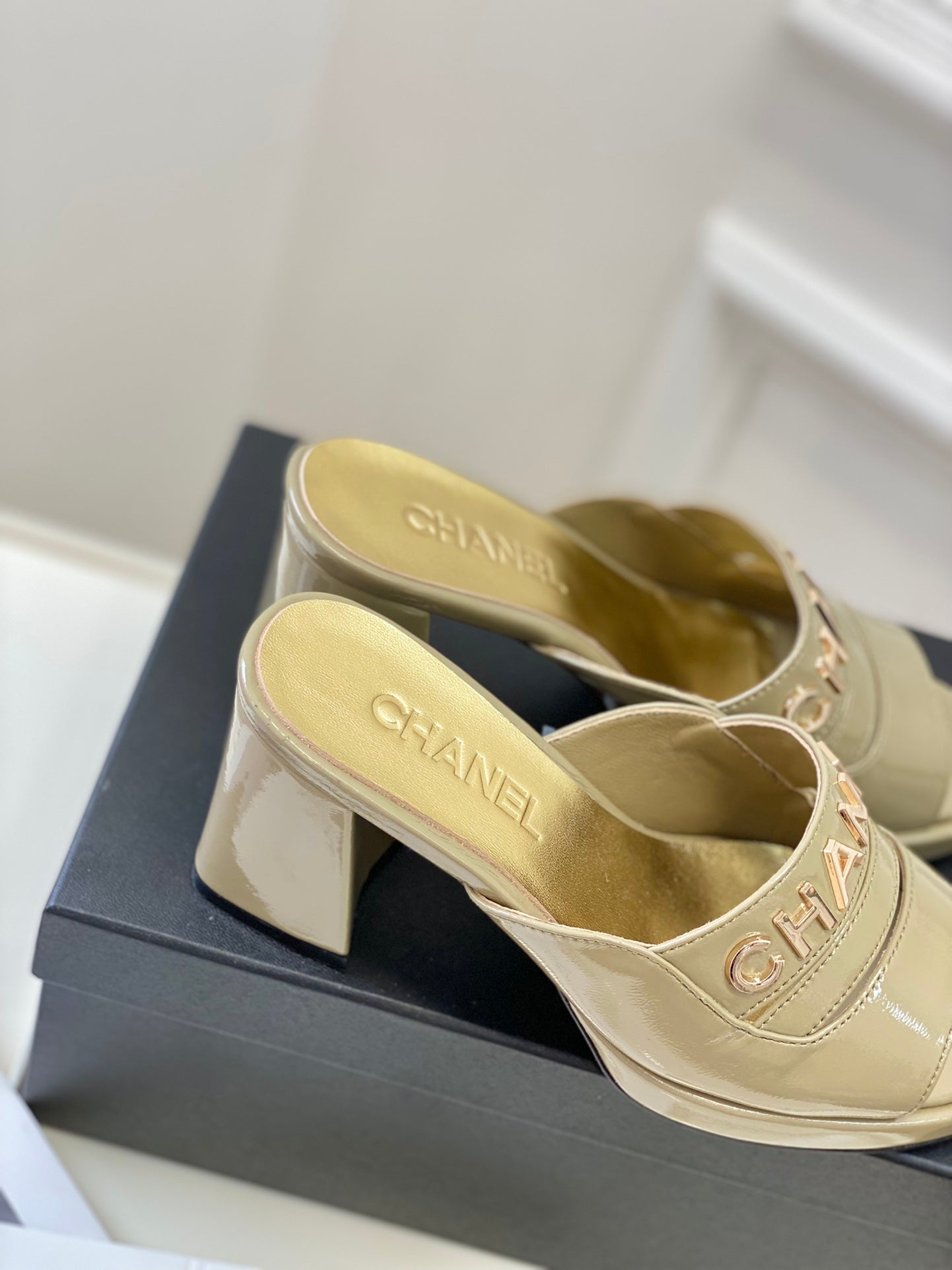 Luxury Shoes Sandals - CHL - 207