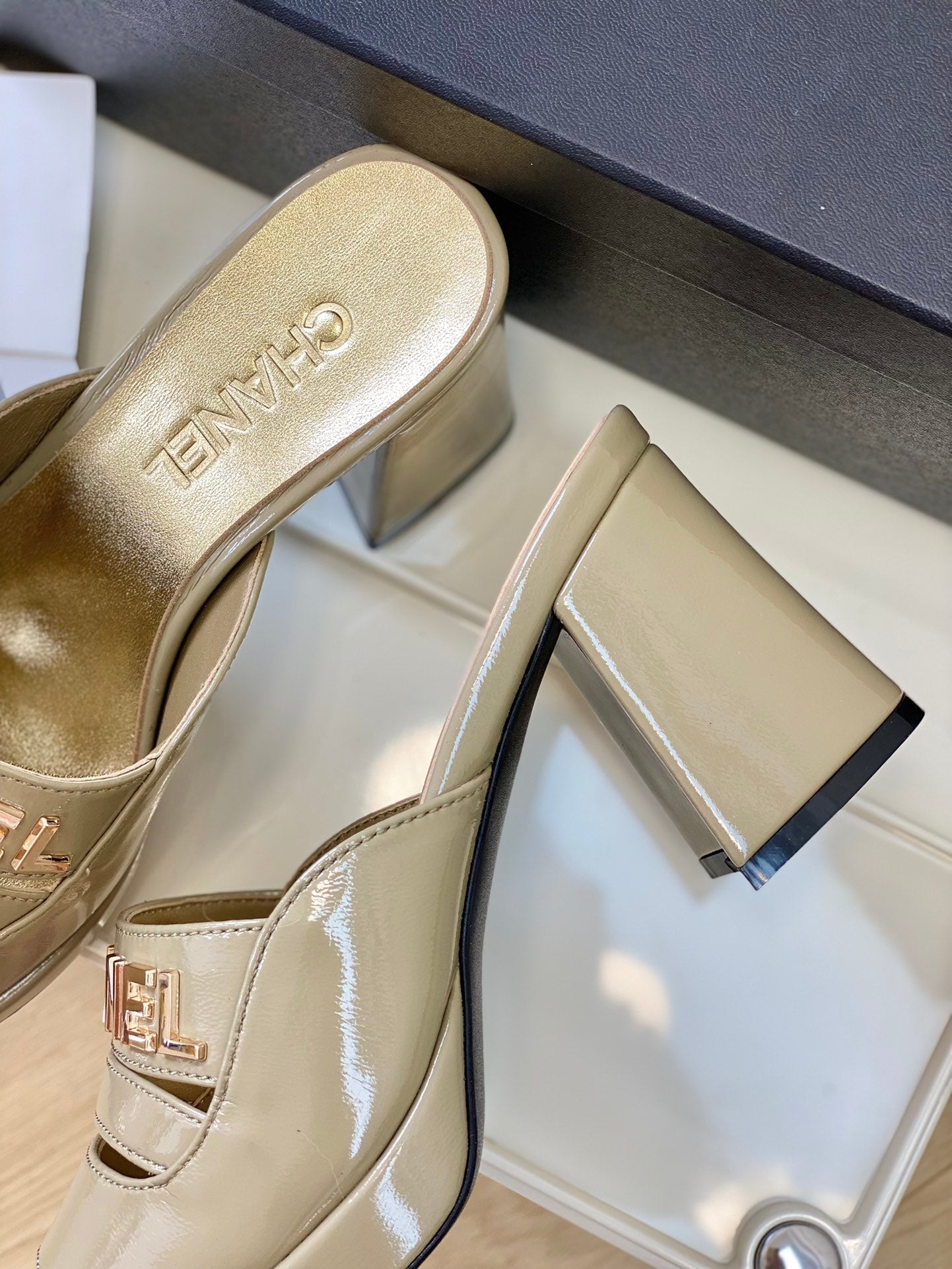 Luxury Shoes Sandals - CHL - 207