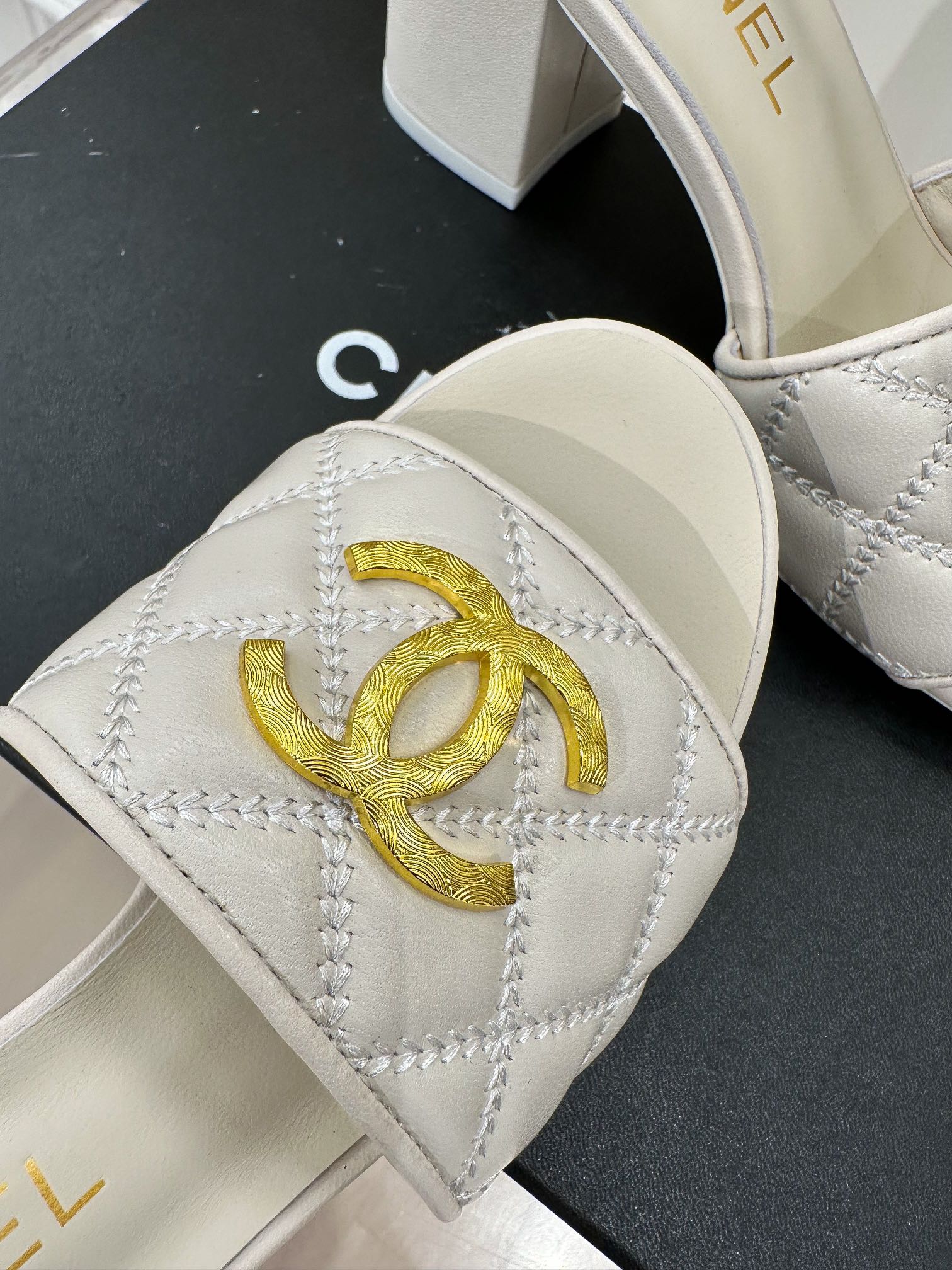 Luxury Shoes Sandals - CHL - 197