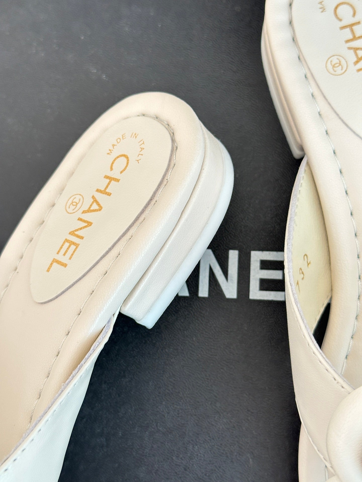 Luxury Shoes Sandals - CHL - 005