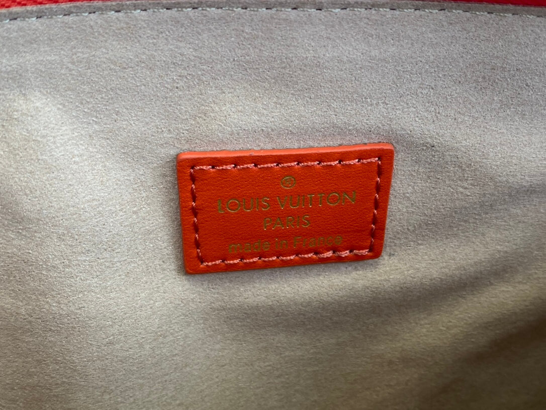 M20761 Coussin PM Monogram 26cm red cowhide-leathe