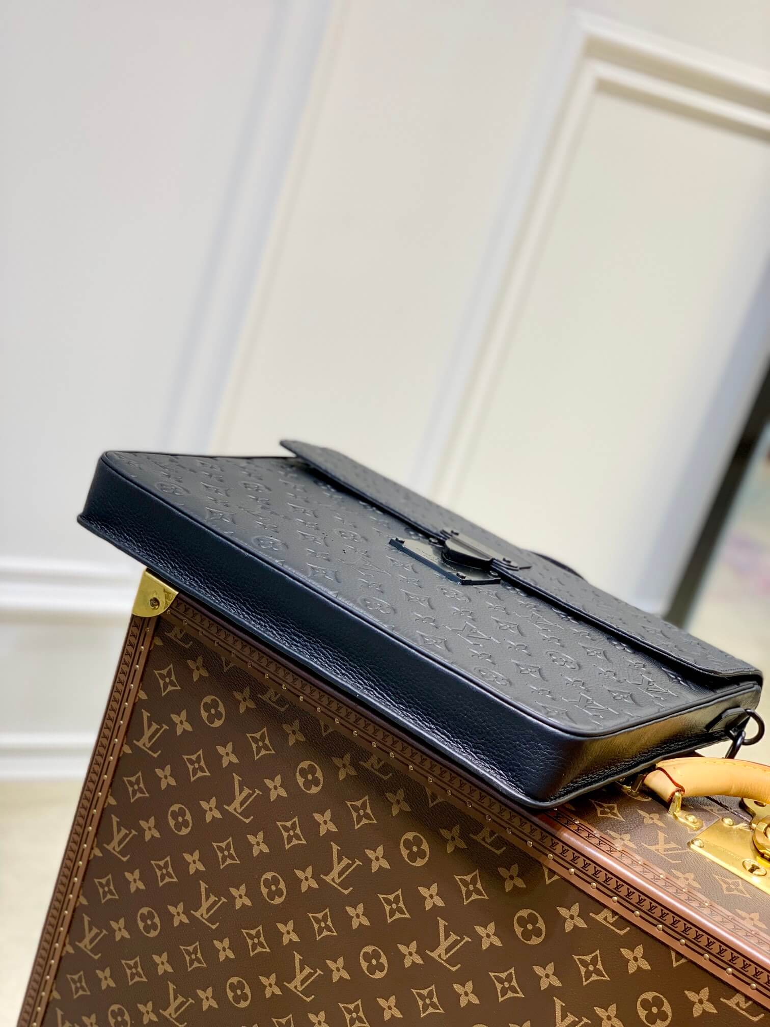 M20835 S Lock Briefcase Taurillon Monogram 39cm briefcase black