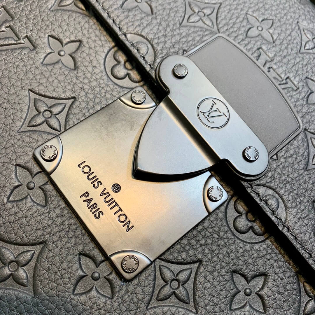 M20835 S Lock Briefcase Taurillon Monogram 39cm briefcase black