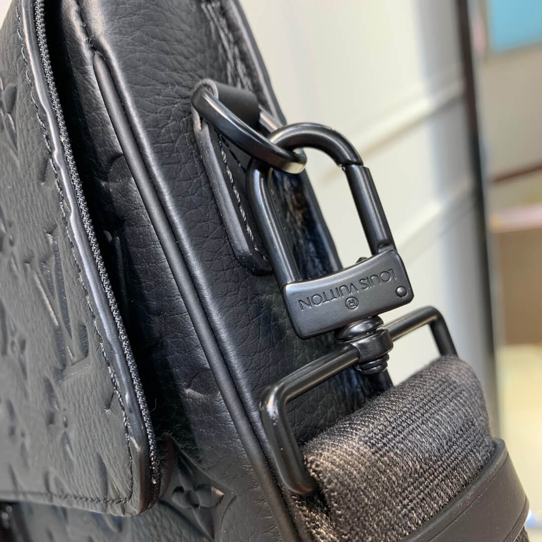 M20835 S Lock Briefcase Taurillon Monogram 39cm briefcase black