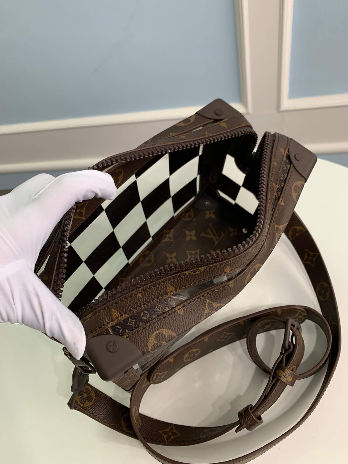 M20871 Side trunk Monogram Chess 25cm brown