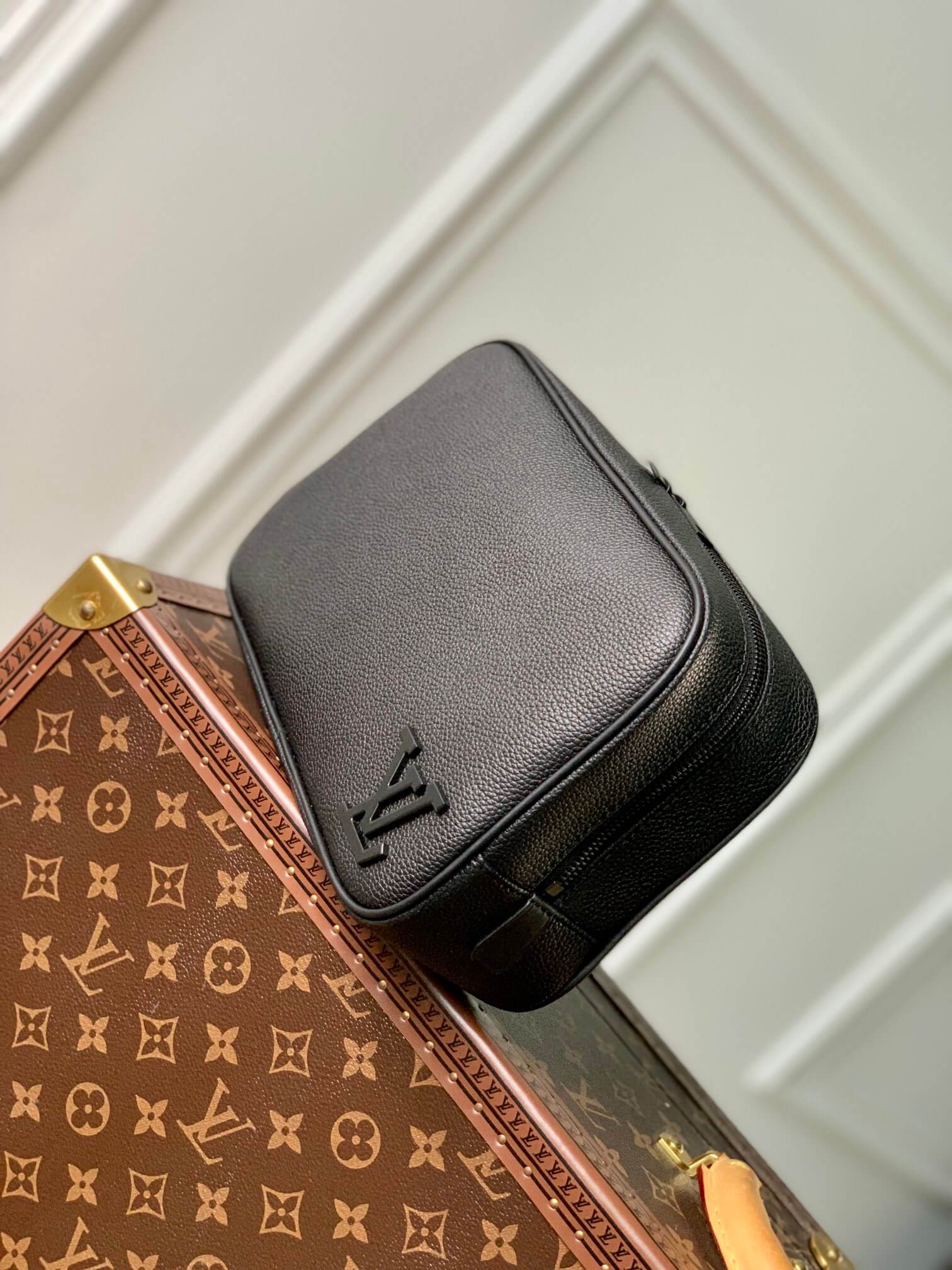 M20912 TOILET POUCH man bag 26cm black