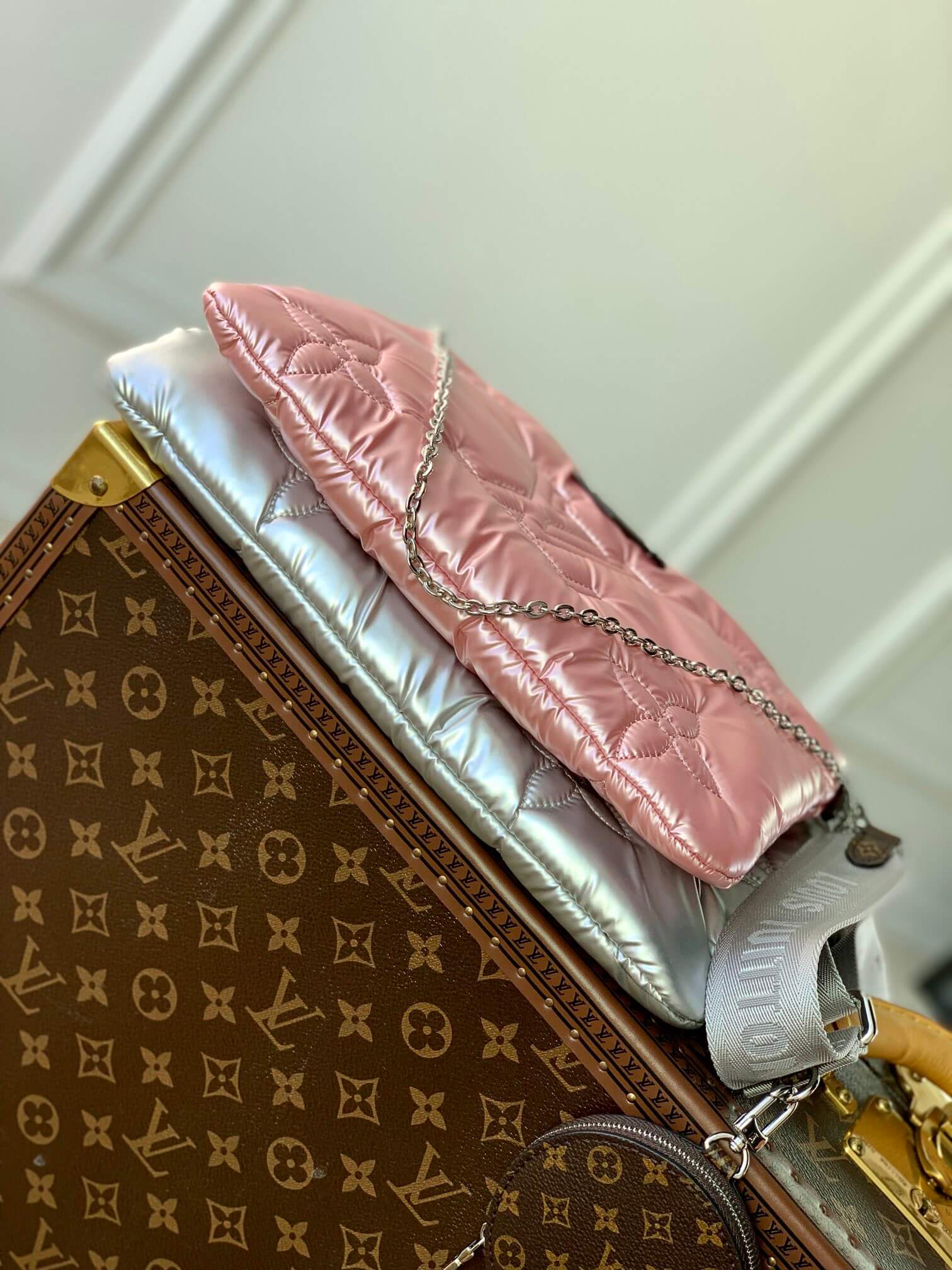 M21056 MAXI MULTI POCHETTE ACCESSOIRES 34CM Pillow Silver / Pale Pink