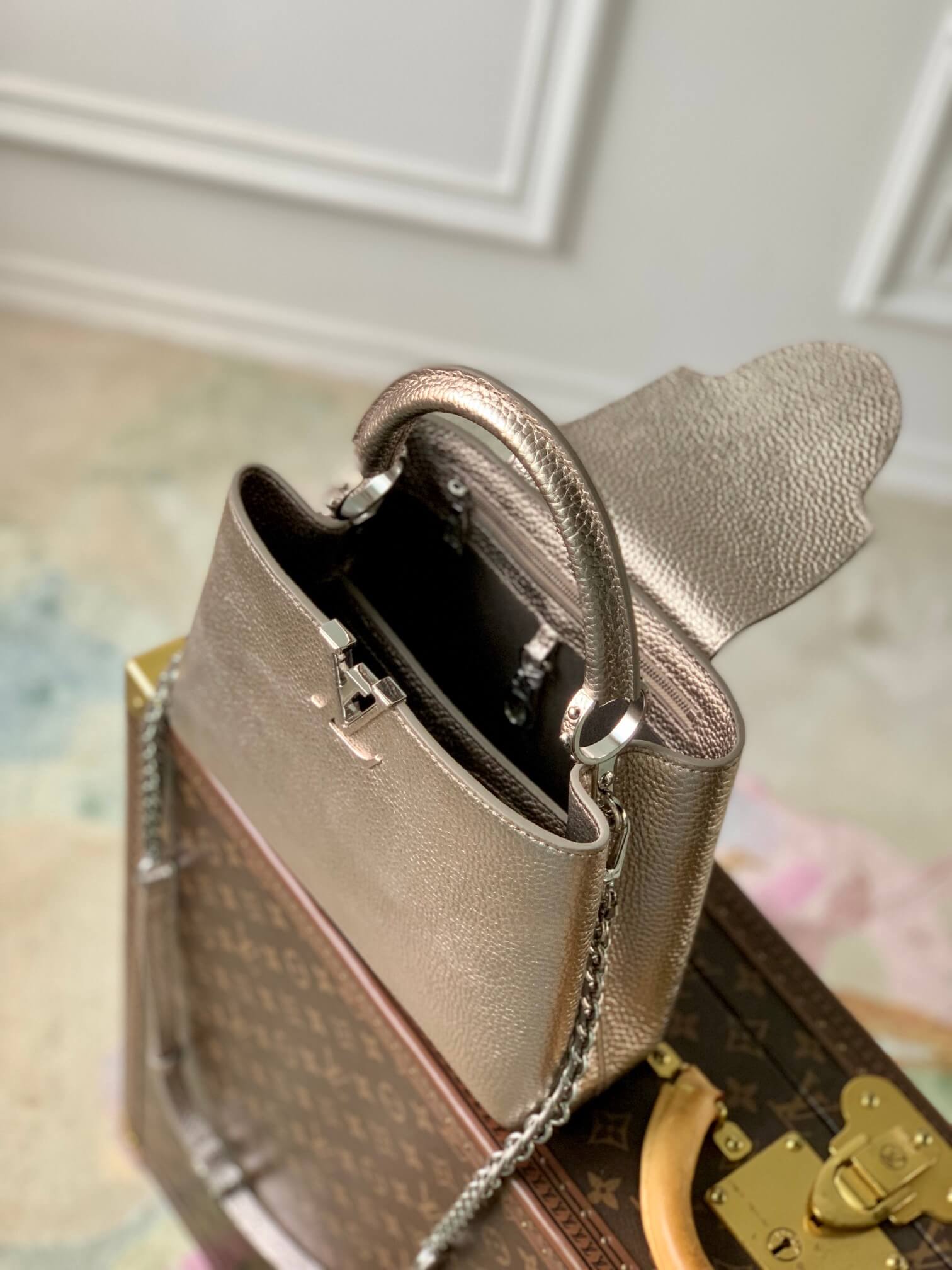 M21102 Capucines BB 27cm Etain Metallic Gray