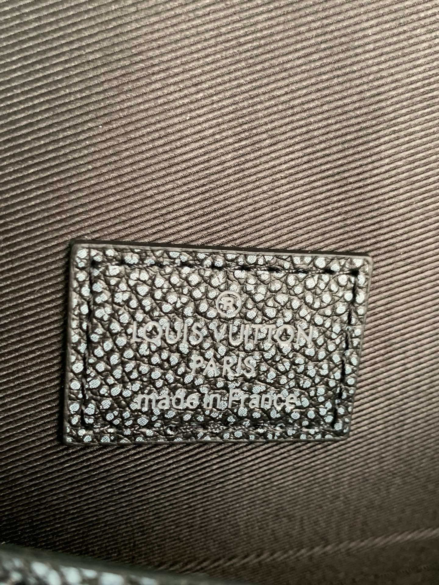 M21358 ARCHY MESSENGER MM Monogram 35CM grey black