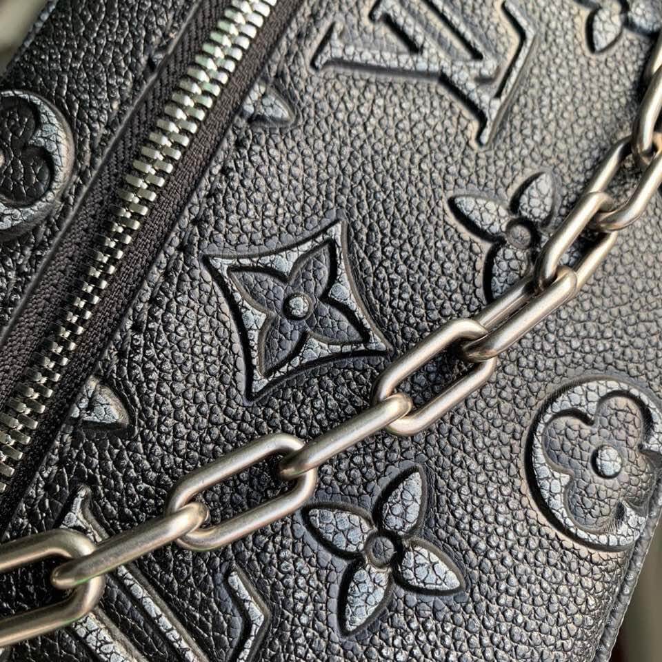 M21368 Mini Soft Trunk Monogram 18.5cm black