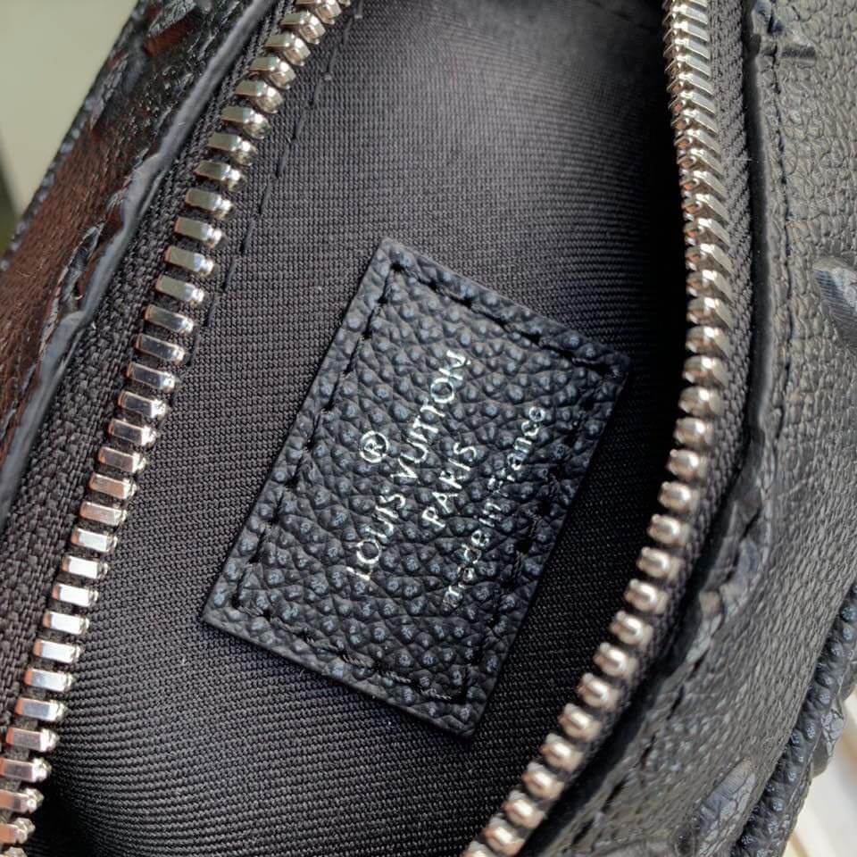 M21368 Mini Soft Trunk Monogram 18.5cm black