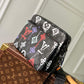 M21396 TRIO MESSENGER PM 25cm Sac Plat Graffiti Orange/black