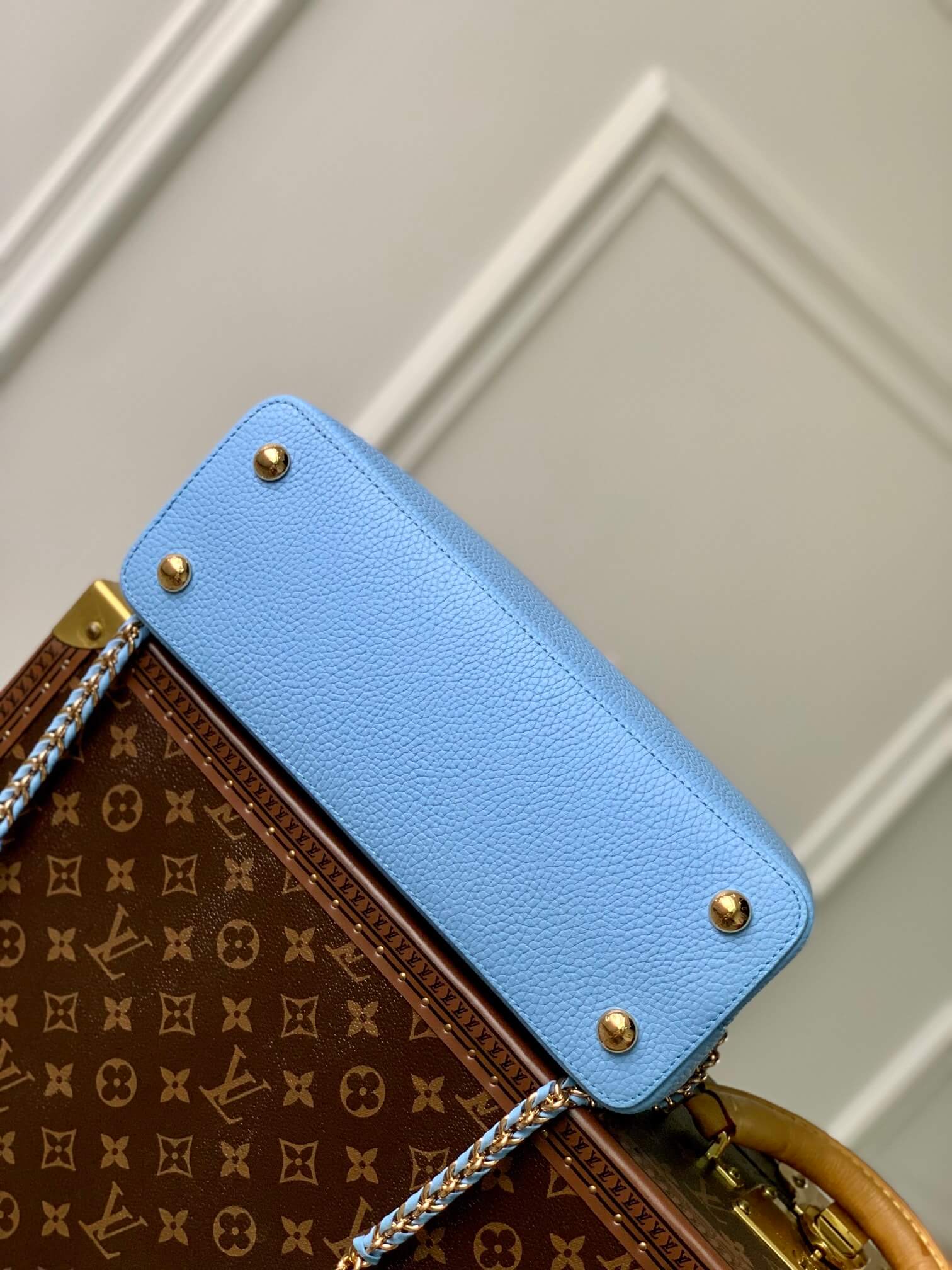 M21689 Capucines MM Handbag 31cm blue Silk texture cowhide