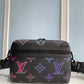 M22495 Comet Messenger PM 25cm Black Borealis Monogram