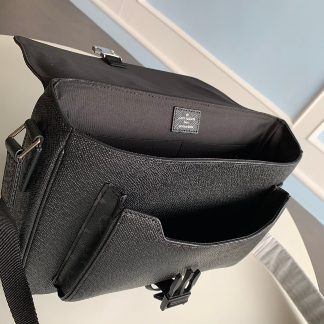 M30746 Taigarama Sac Plat messenger bag 29cm black