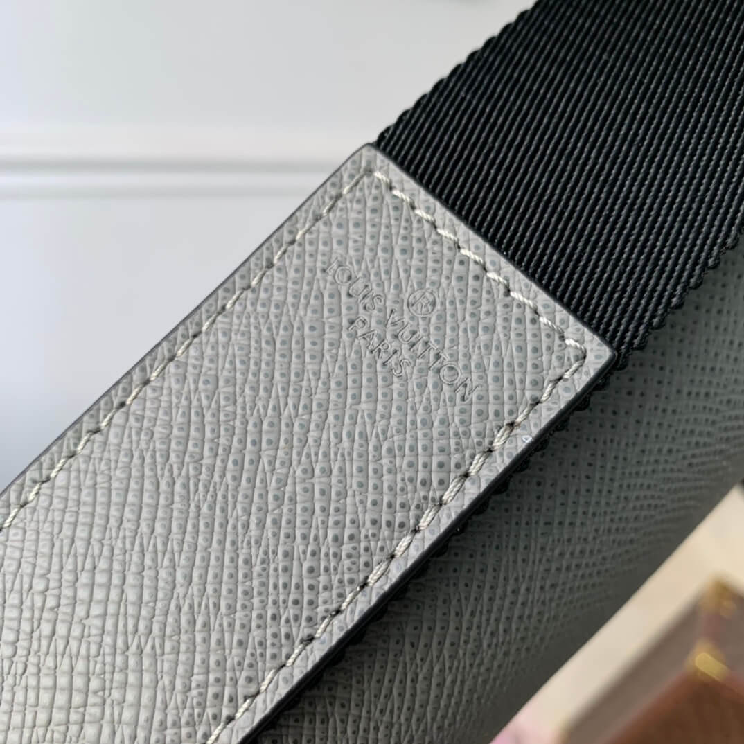 M30851 District PM Taïga 26cm grey man bag