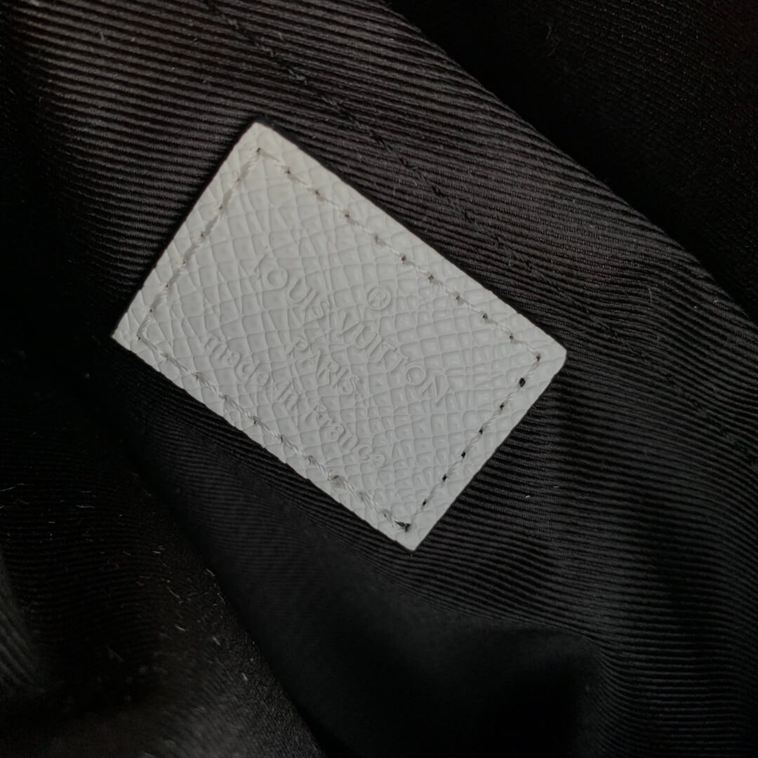 M30873 Outdoor Messenger 26cm Monogram Off white