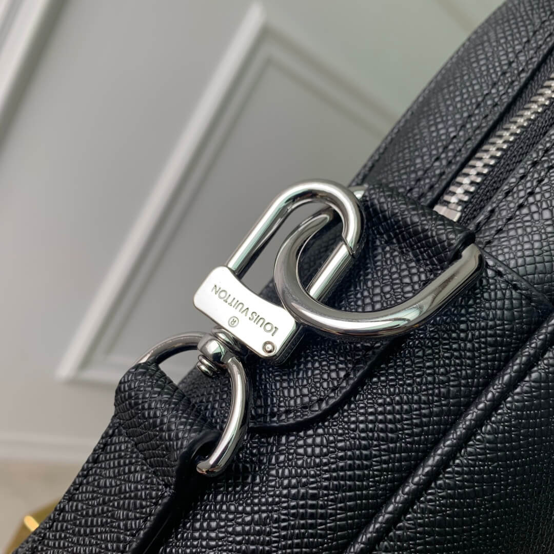 M30925 Porte-Documents Voyage PM 36.5cm Taïga Noir black