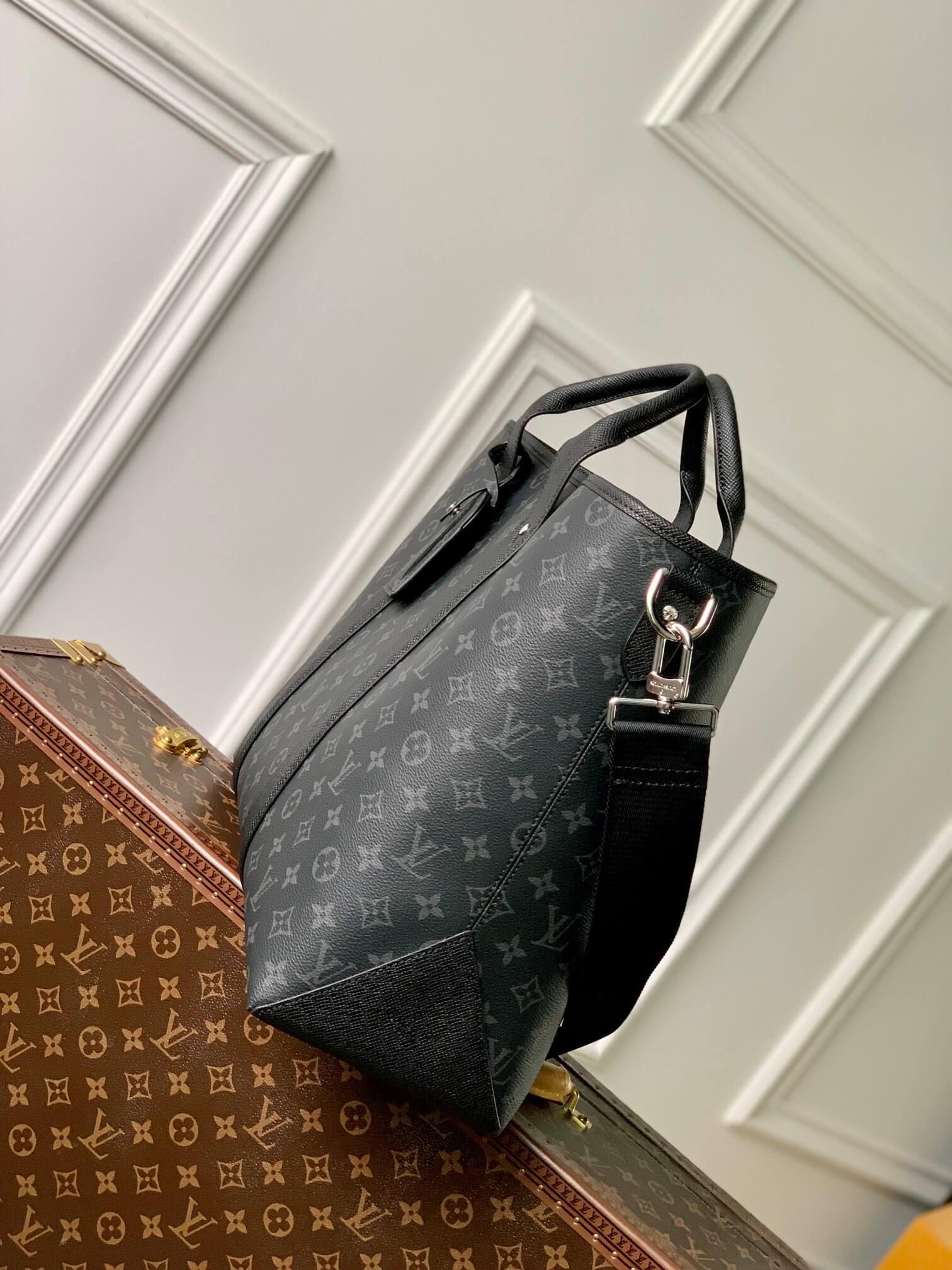 M30937 Weekend Tote NM 43CM Monogram Eclipse coated canvas black