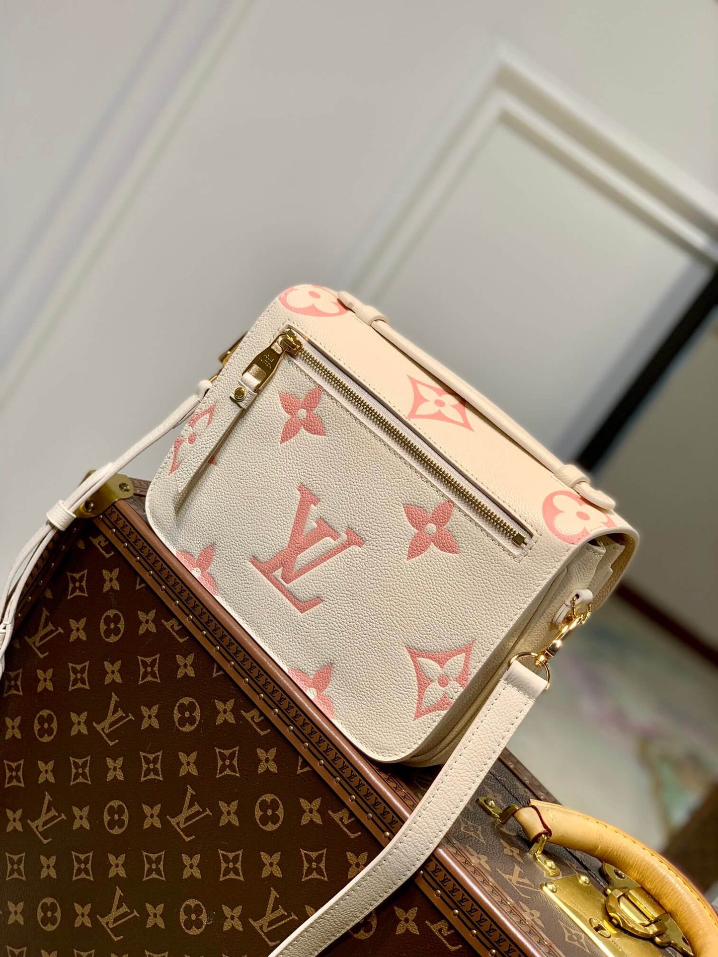 M45773 POCHETTE MÉTIS SHOULDER CROSS BODY BAGS White pink print 25cm