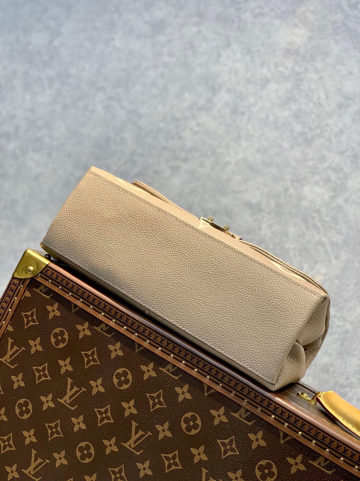 M46041 Madeleine 24cm/BB 30cm/MM Monogram Empreinte grey Handbag