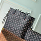 m46137 Neverfull 31cm black subaxillary bag