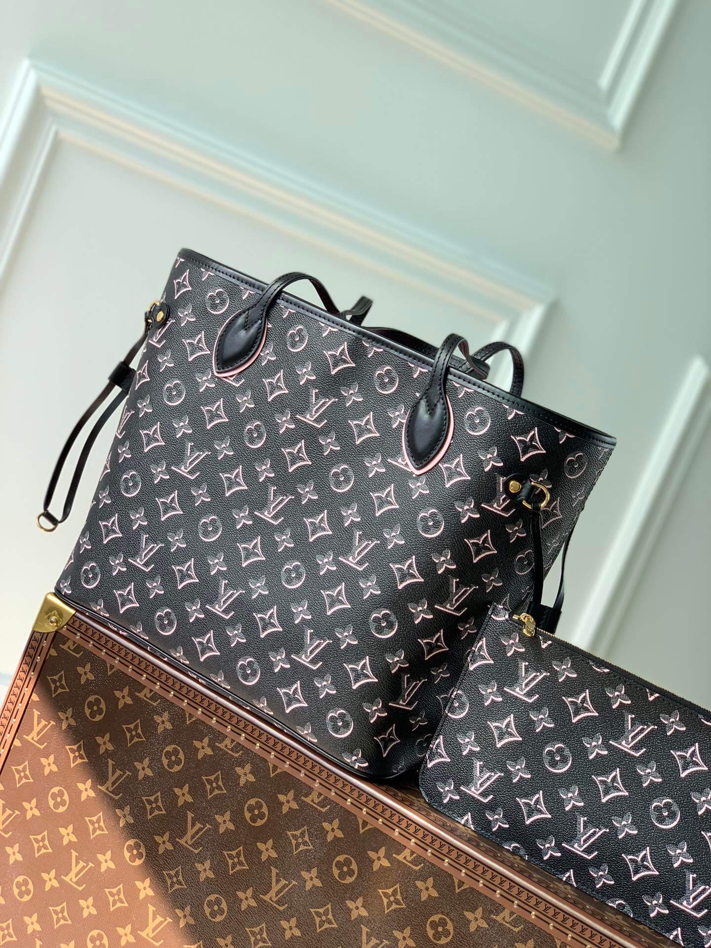 m46137 Neverfull 31cm black subaxillary bag