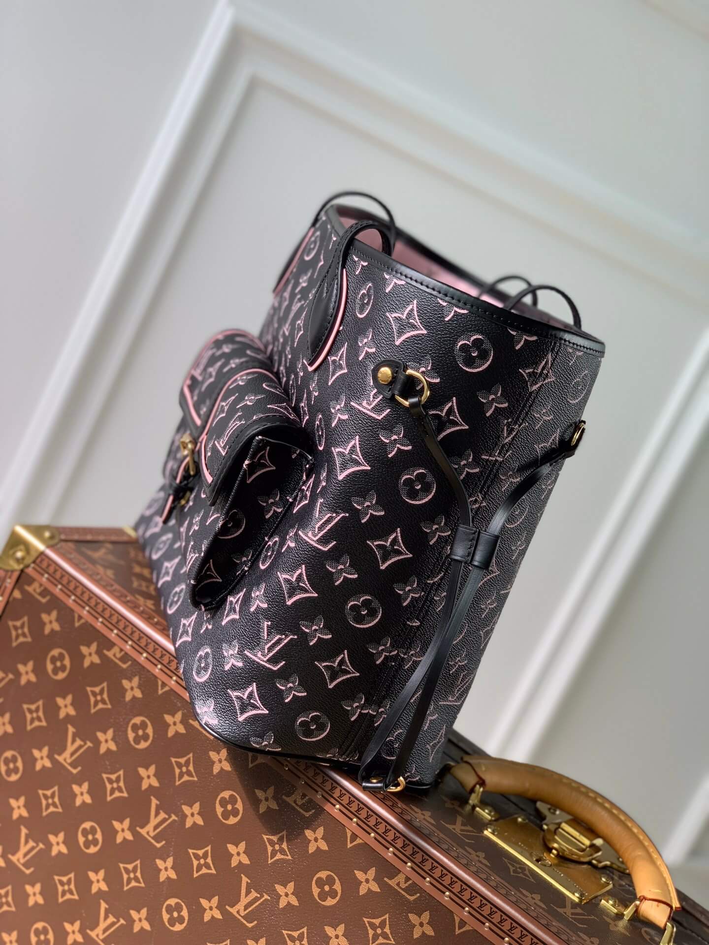 m46137 Neverfull 31cm black subaxillary bag