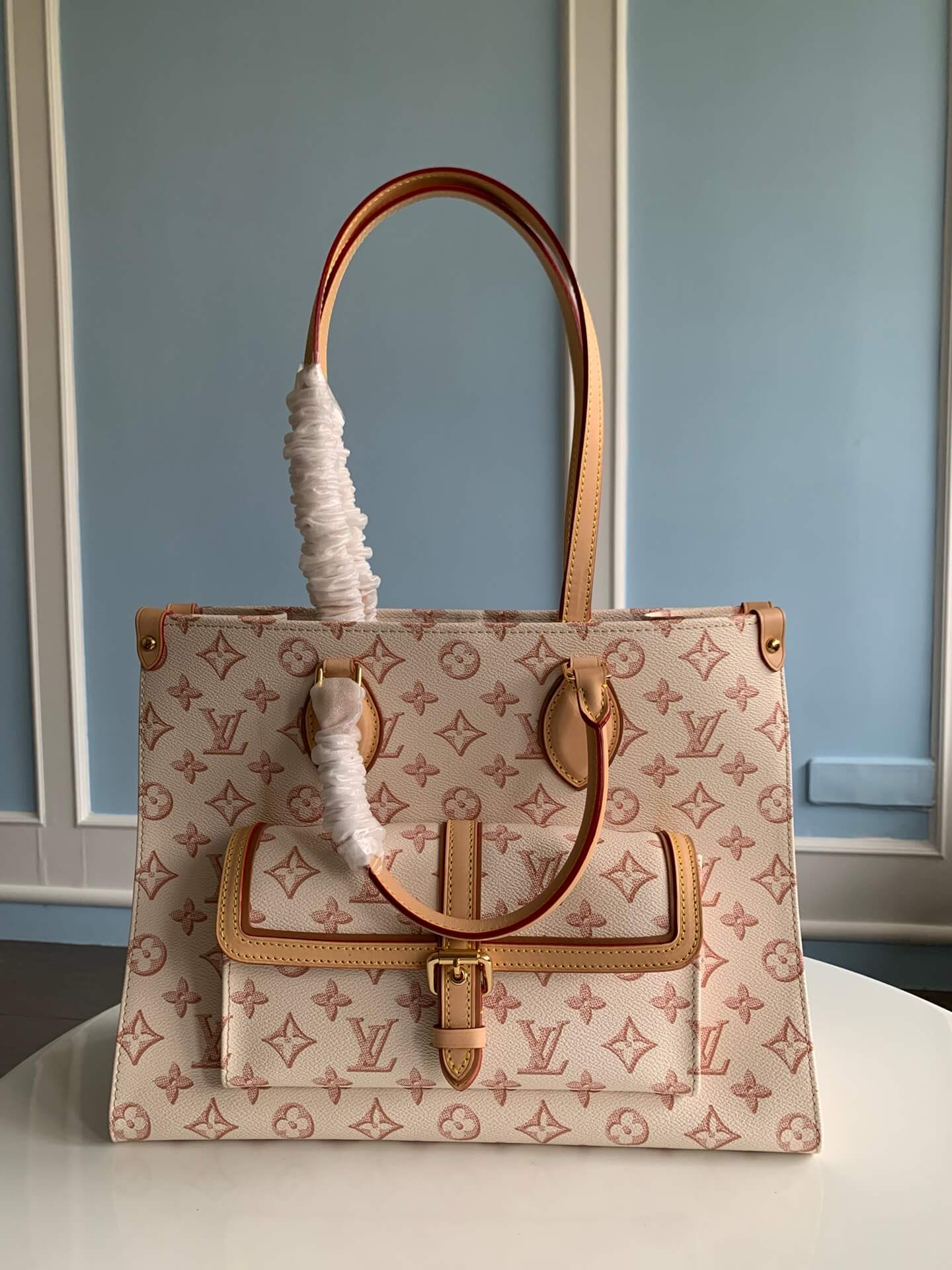 M46154 OnTheGo Toron totes Monogram Reverse 35cm white