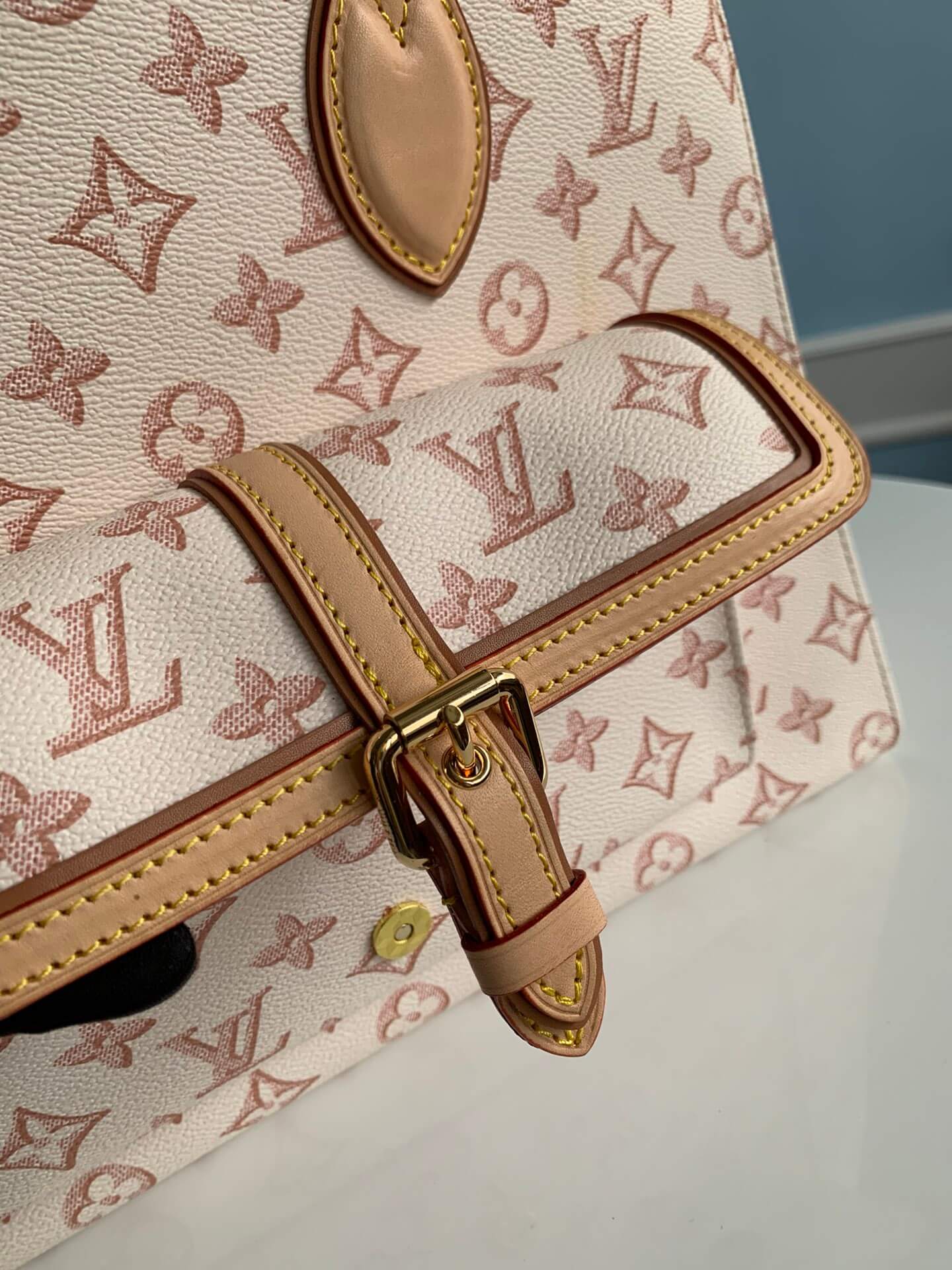 M46154 OnTheGo Toron totes Monogram Reverse 35cm white