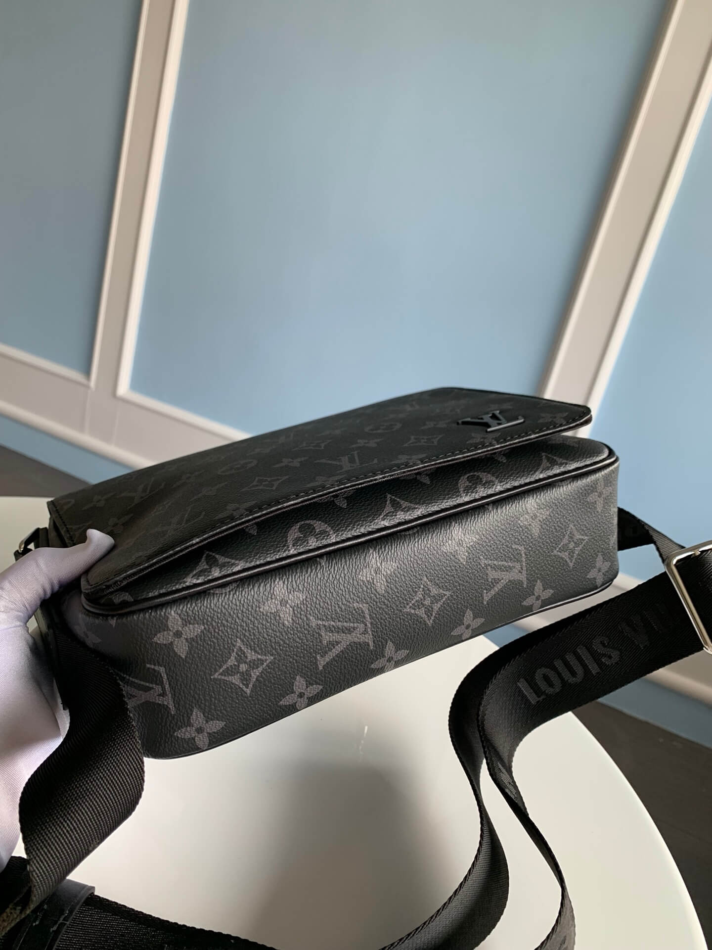 M46255 District PM monogram messenger bag 25cm black